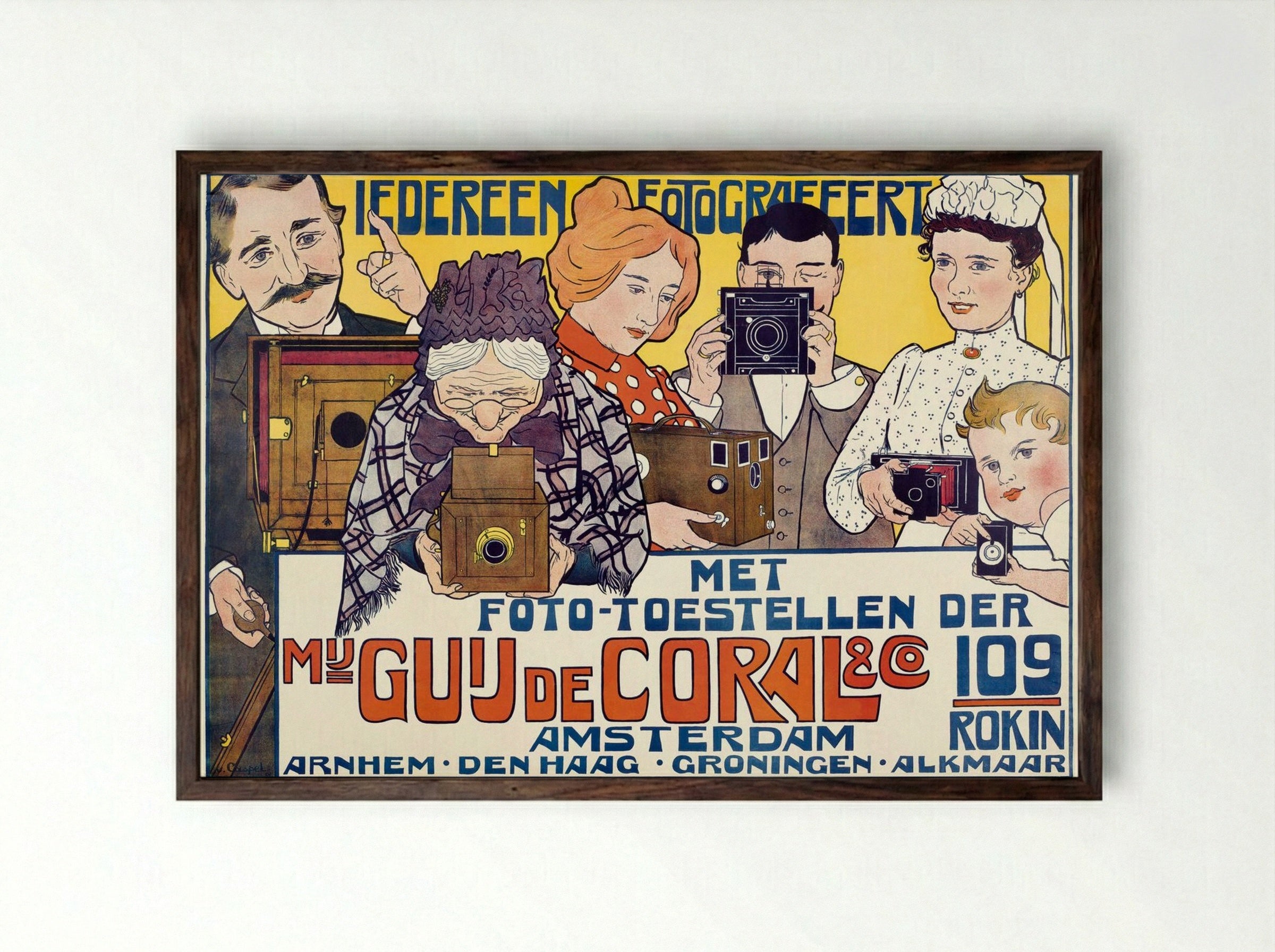 Iedereen Fotografeert (Everyone Photographs) - Johann Georg van Caspel - Framed Print Dark Wood