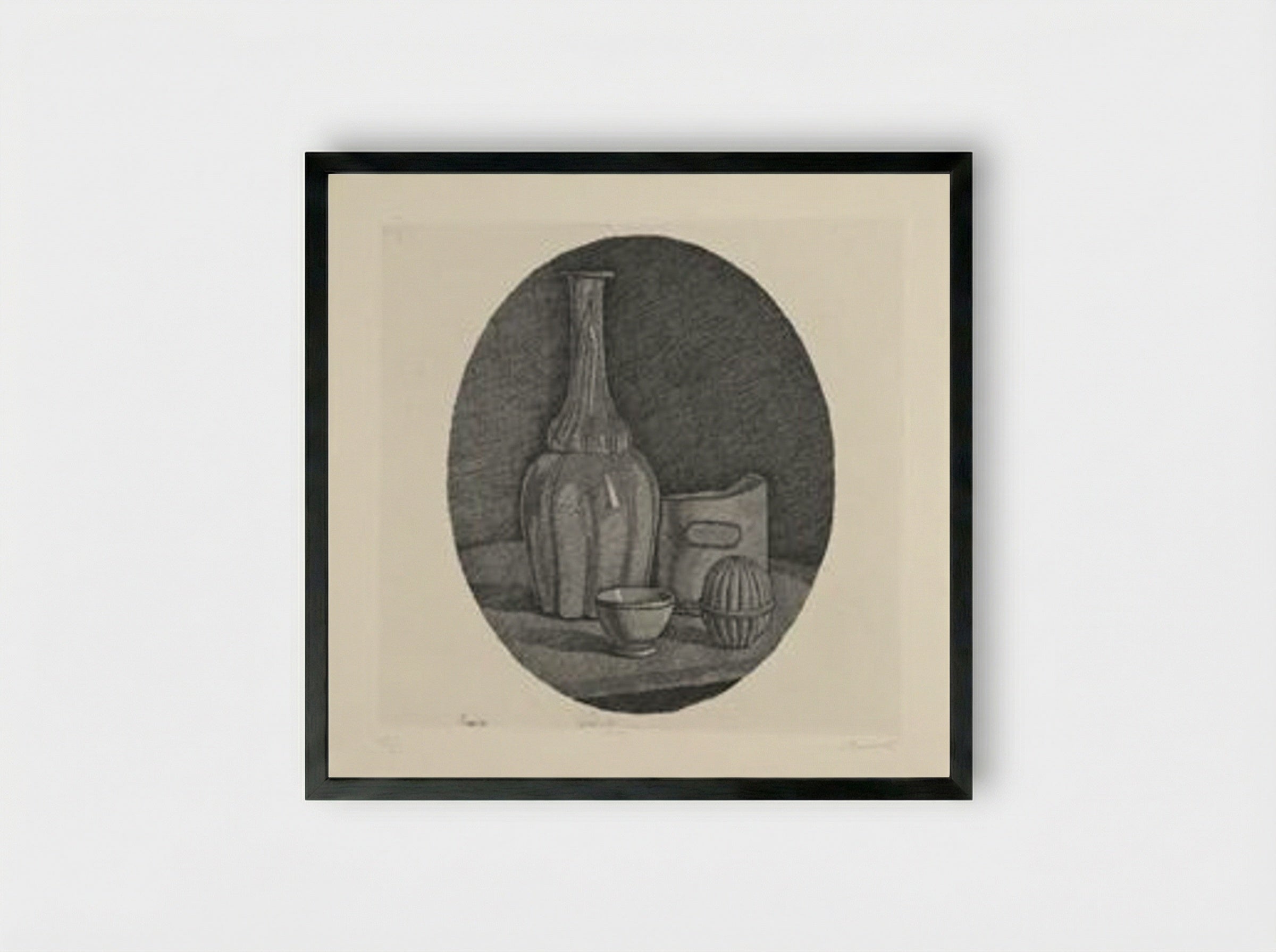 Grande natura morta circolare con bottiglia e tre oggetti - Giorgio Morandi - Framed Print Black