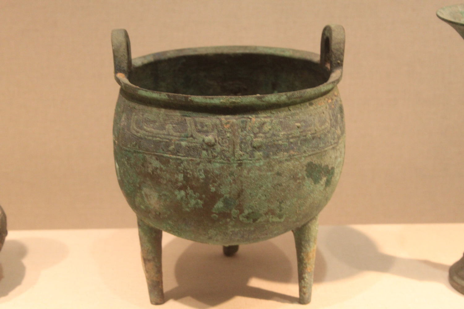 Bronze ritual ding vessel, late Shang dynasty