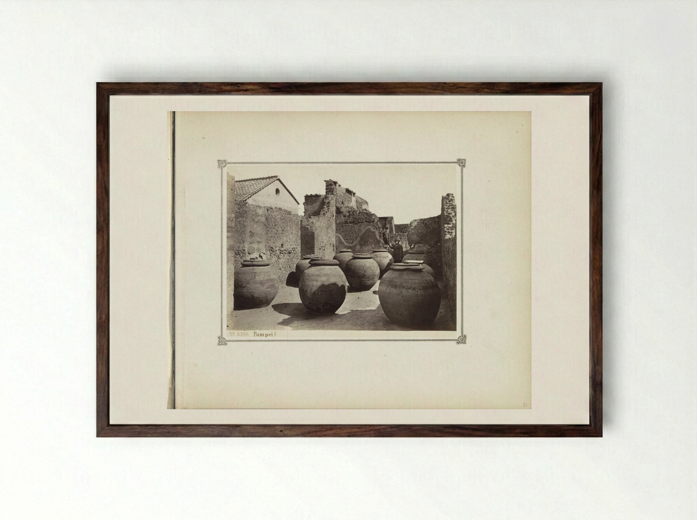 Aardewerk potten in Pompeï - Giorgio Sommer - Framed Print Dark Wood