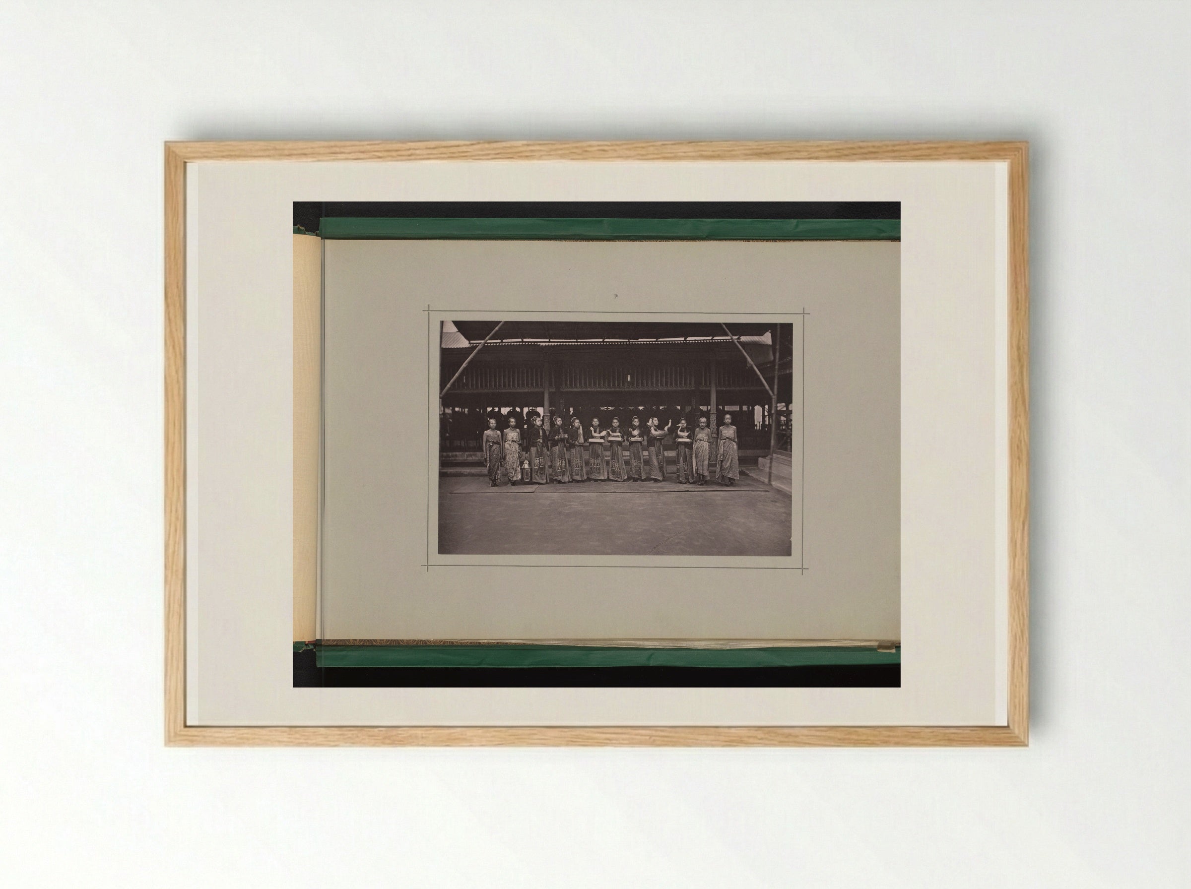 Acht draagsters van sieraden van de sultan in de Kraton Ngayogyakarta Hadiningrat - Kassian Céphas - Framed Print Wood