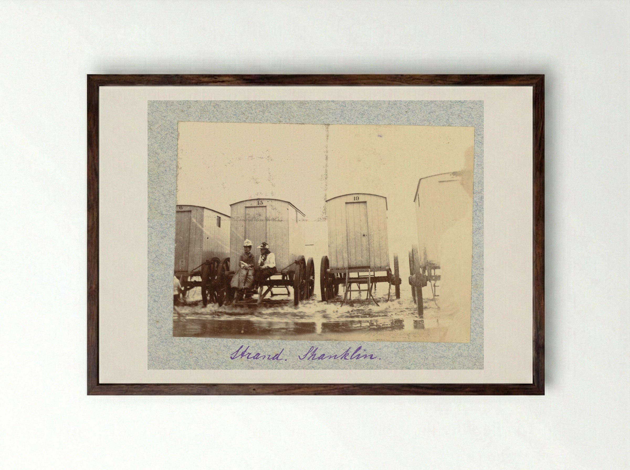 Badkoetsen in de branding, Shanklin - Henry Pauw van Wieldrecht - Framed Print Dark Wood