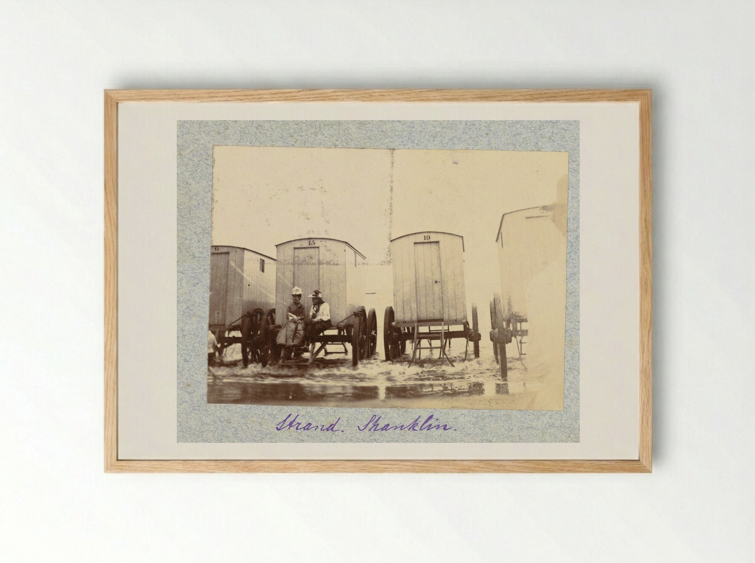 Badkoetsen in de branding, Shanklin - Henry Pauw van Wieldrecht - Framed Print Wood