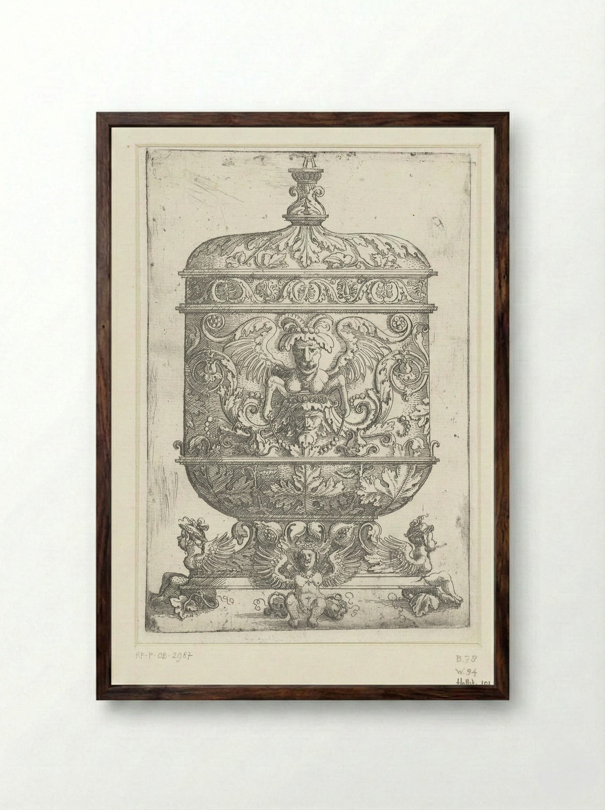 Bokaal met groteskenversiering - Nicoletto da Modena - Framed Print Dark Wood