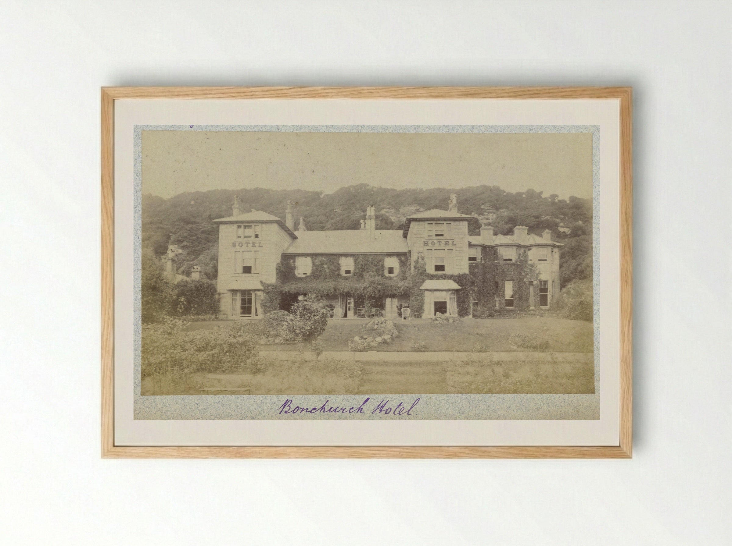 Bonchurch Hotel in Bonchurch - Henry Pauw van Wieldrecht - Framed Print Wood