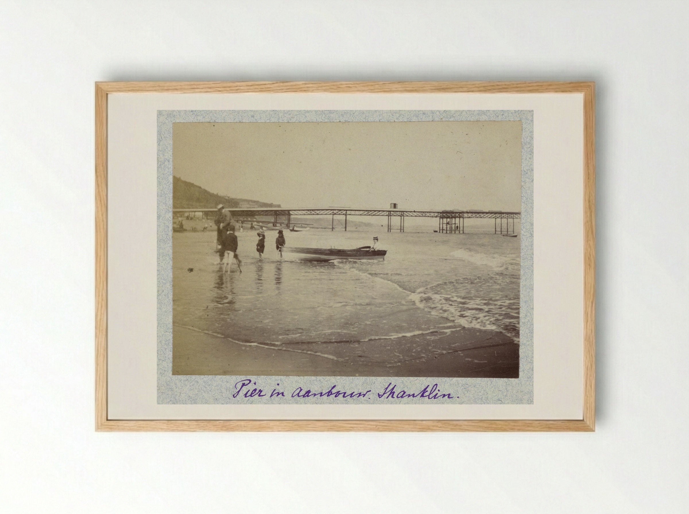 Boot in de branding en pier in aanbouw, Shanklin - Henry Pauw van Wieldrecht - Framed Print Wood