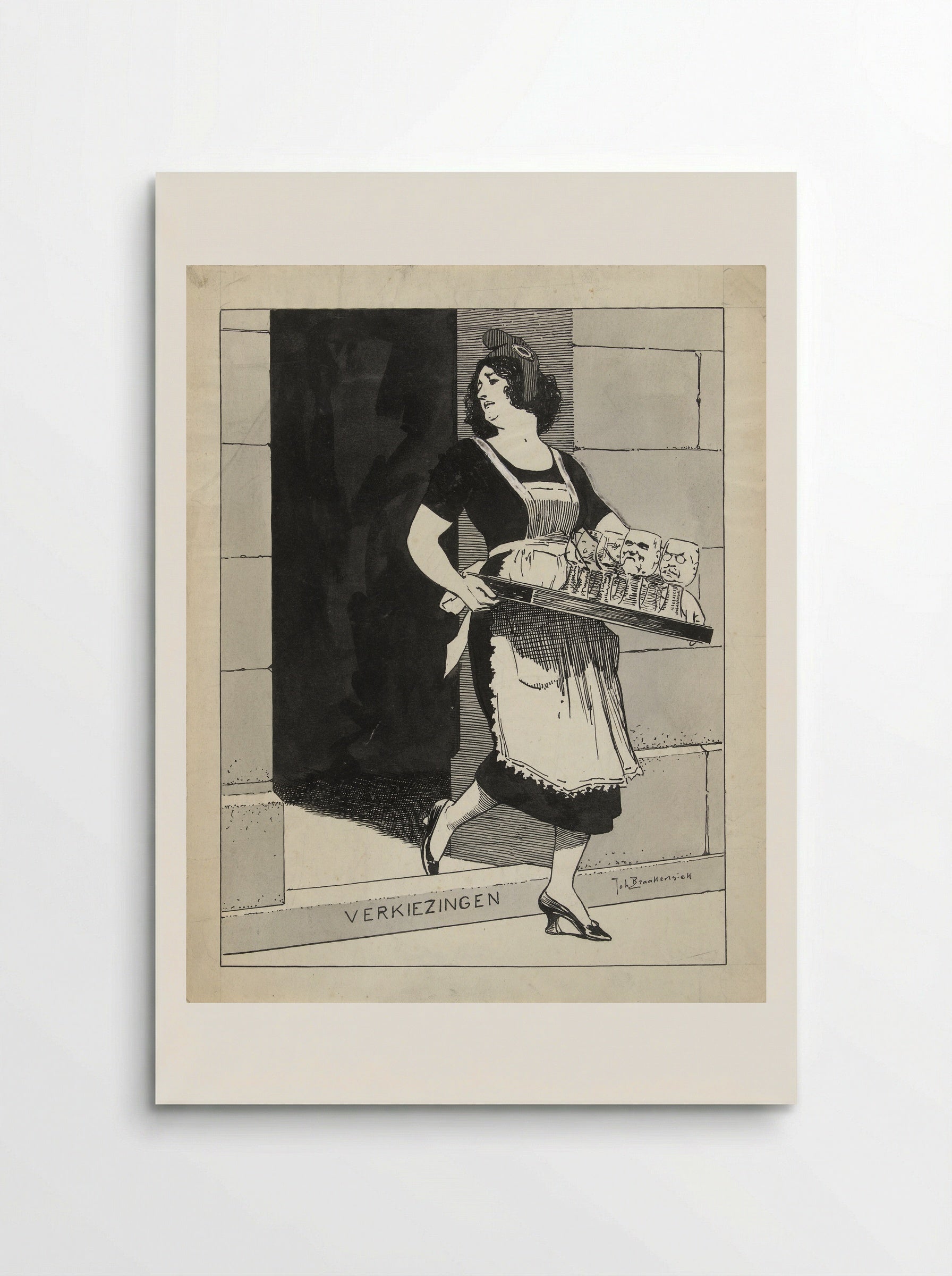 De Nederlandse Maagd als dienstmeid met een blad glazen struikelt over het afstapje Verkiezingen - Johan Braakensiek - Poster