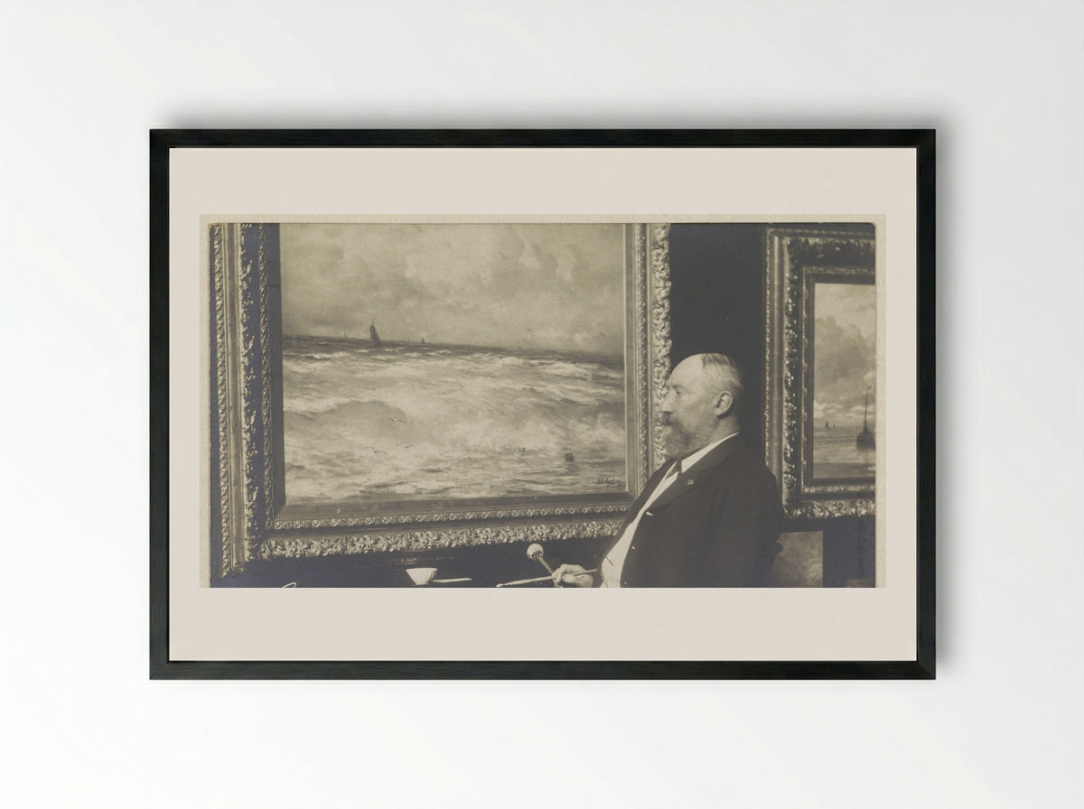 De schilder H.W. Mesdag voor een doek - Delboy & Baer - Framed Print Black