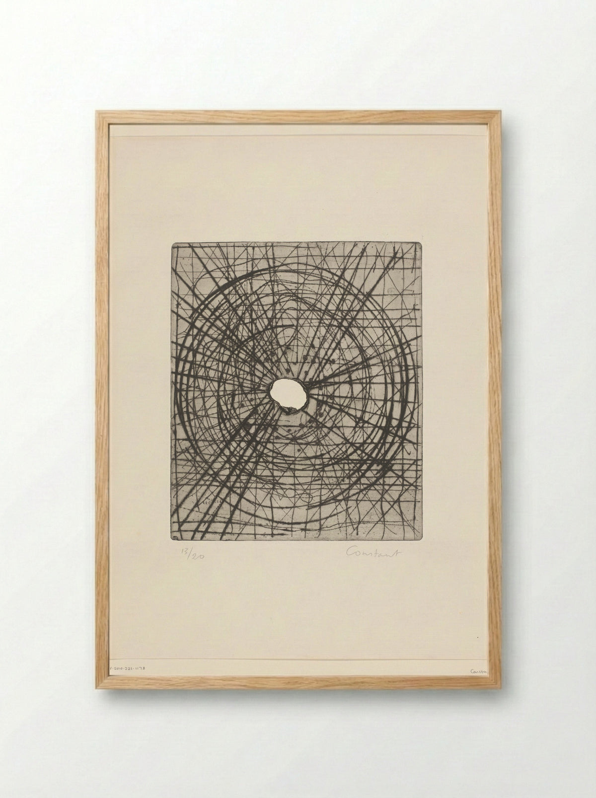 Divergerende stralen / Gaten-ets (één gat) - Constant Nieuwenhuys - Framed Print Wood