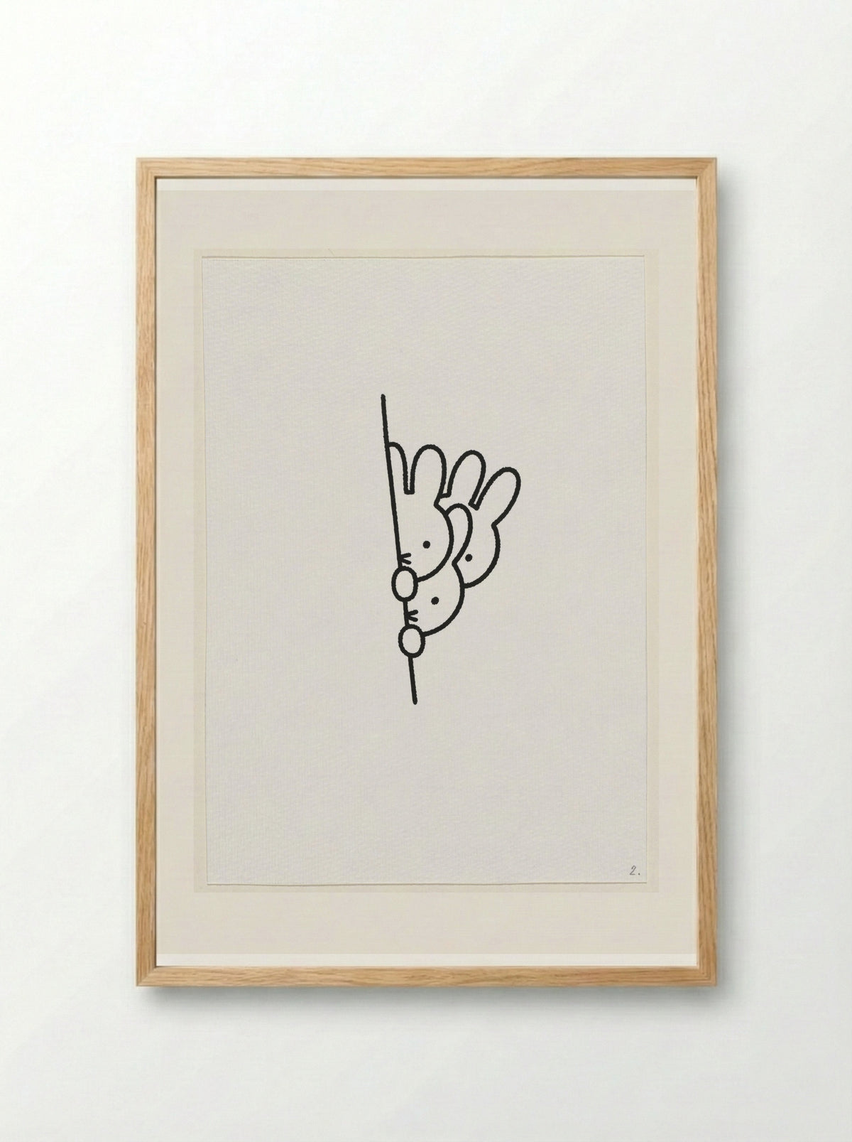 Drie konijnenhoofden achter muur - Dick Bruna - Framed Print Wood