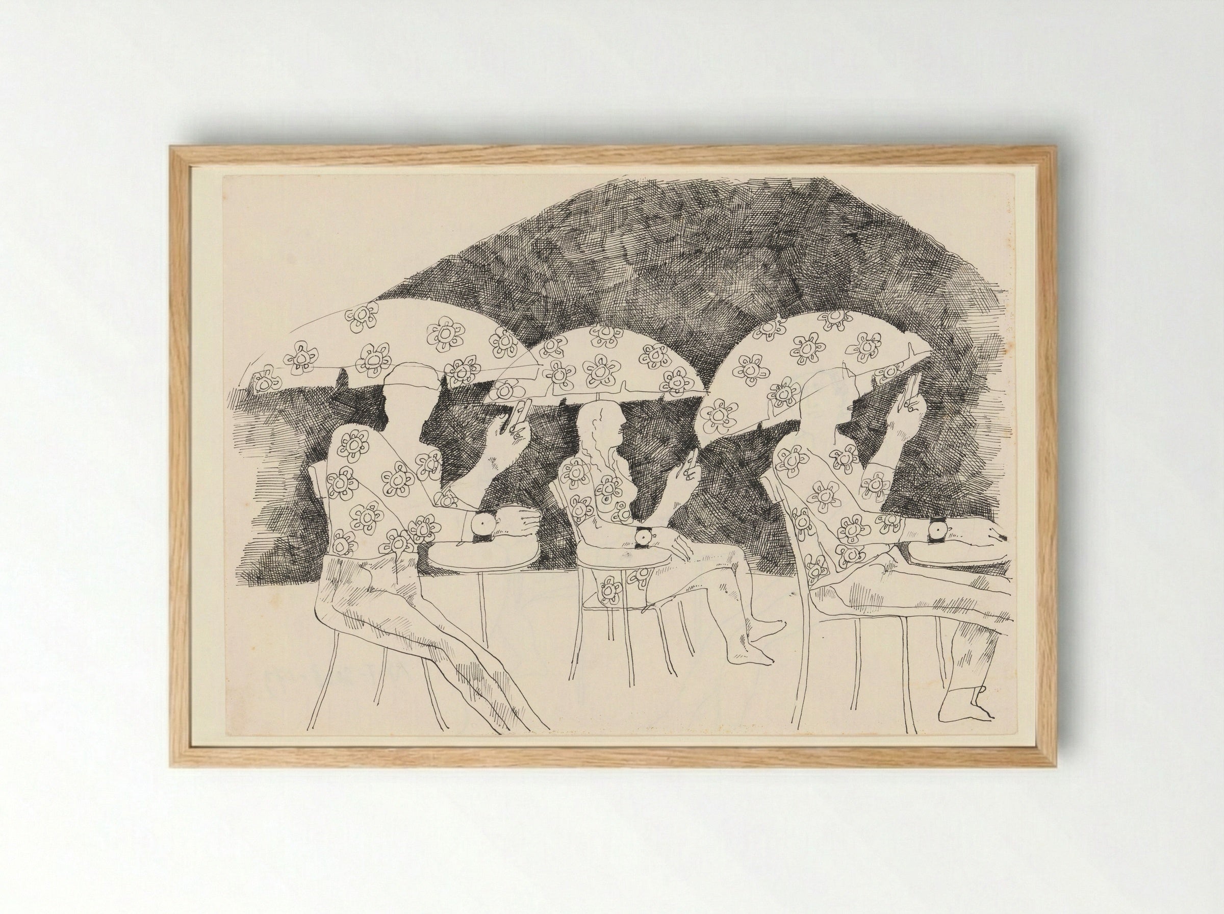 Drie mensen op een terras onder parasols - Paula Thies - Framed Print Wood