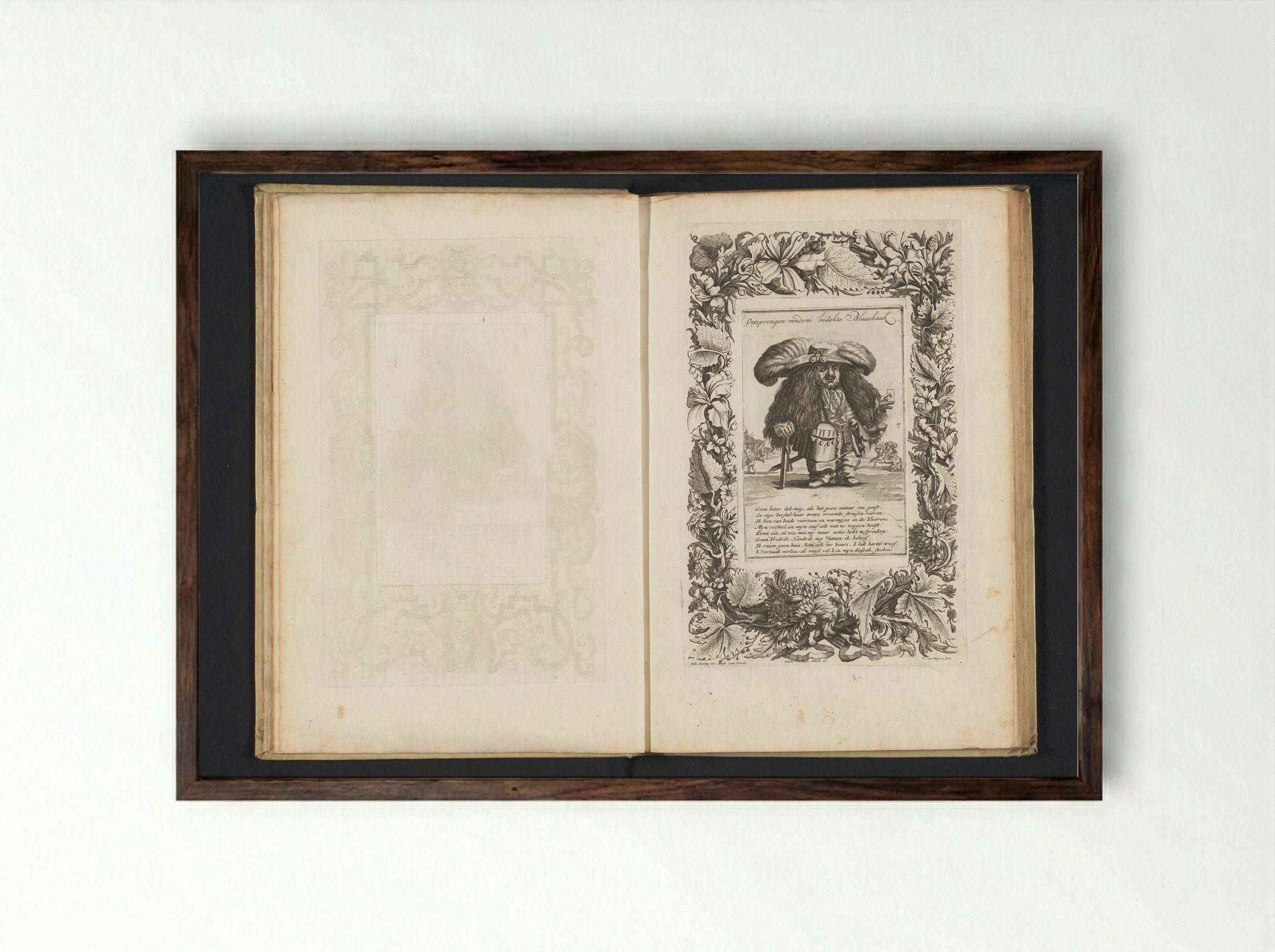 Een kleine mens als officier met grote verenhoed en een speelkaart in de hand - Andries van Buysen (Sr.) - Framed Print Dark Wood