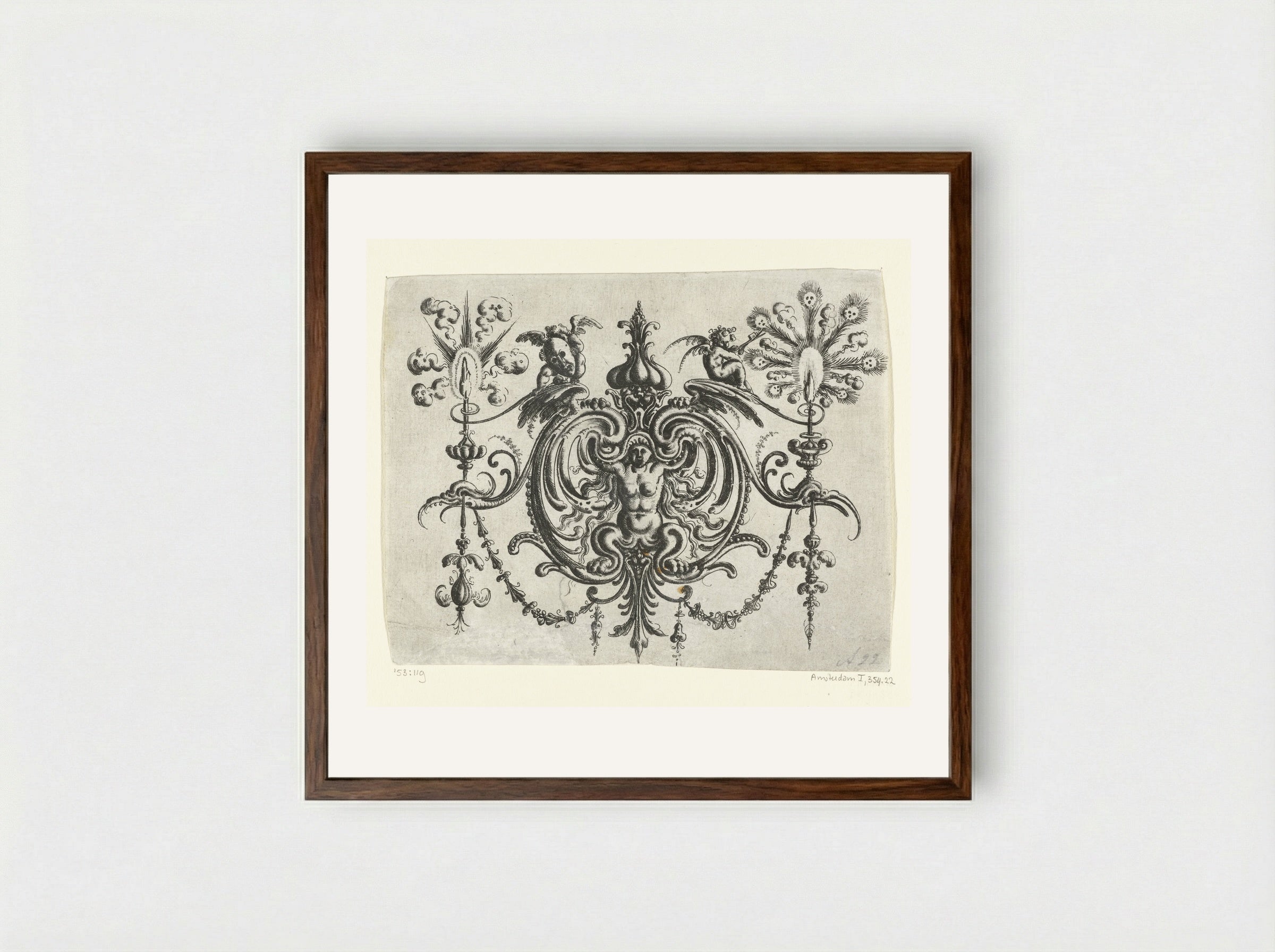 Gehurkte naakte vrouw met klauwen, tussen voluten - Christoph Jamnitzer - Framed Print Dark Wood