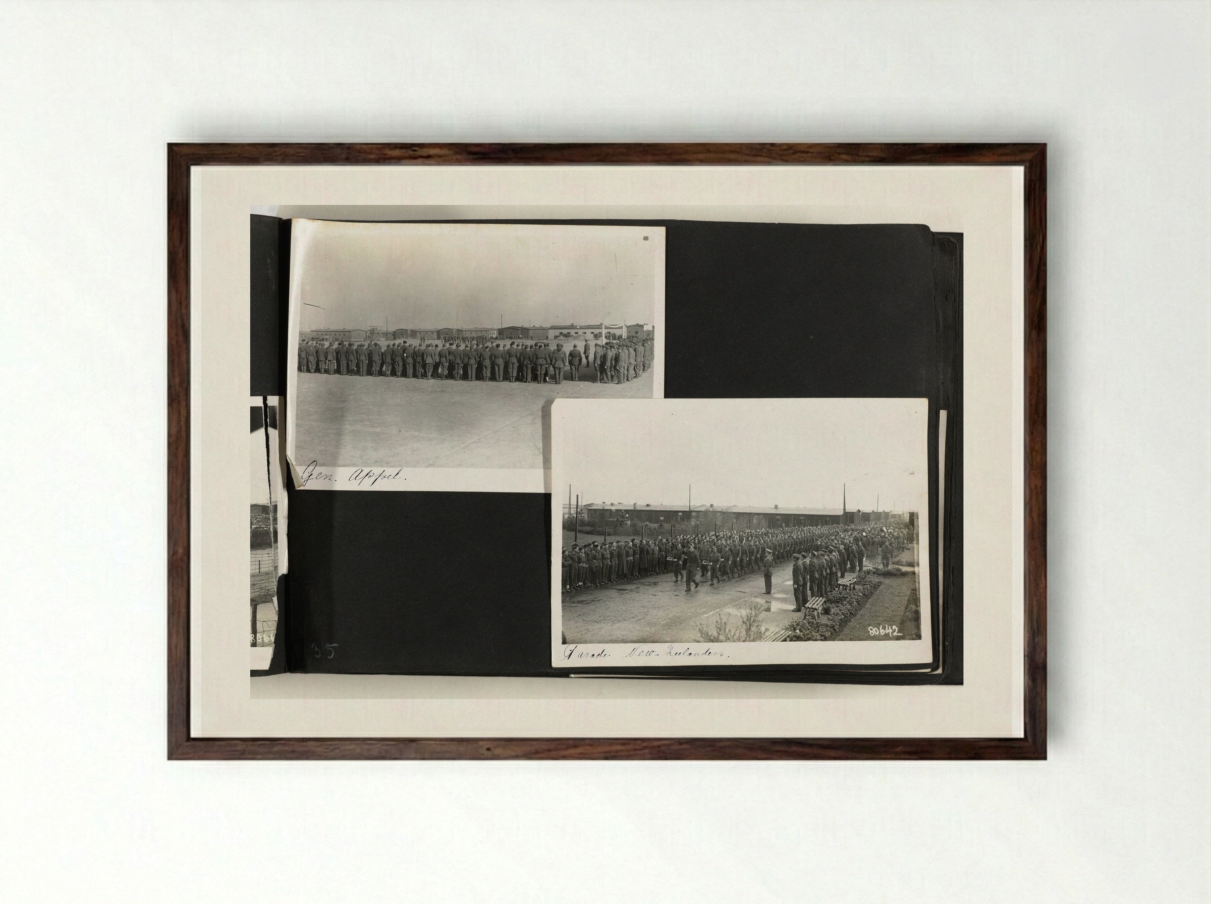 Gen. Appel / Parade New-Zeelanders - Dick W.B. van Maarseveen - Framed Print Dark Wood