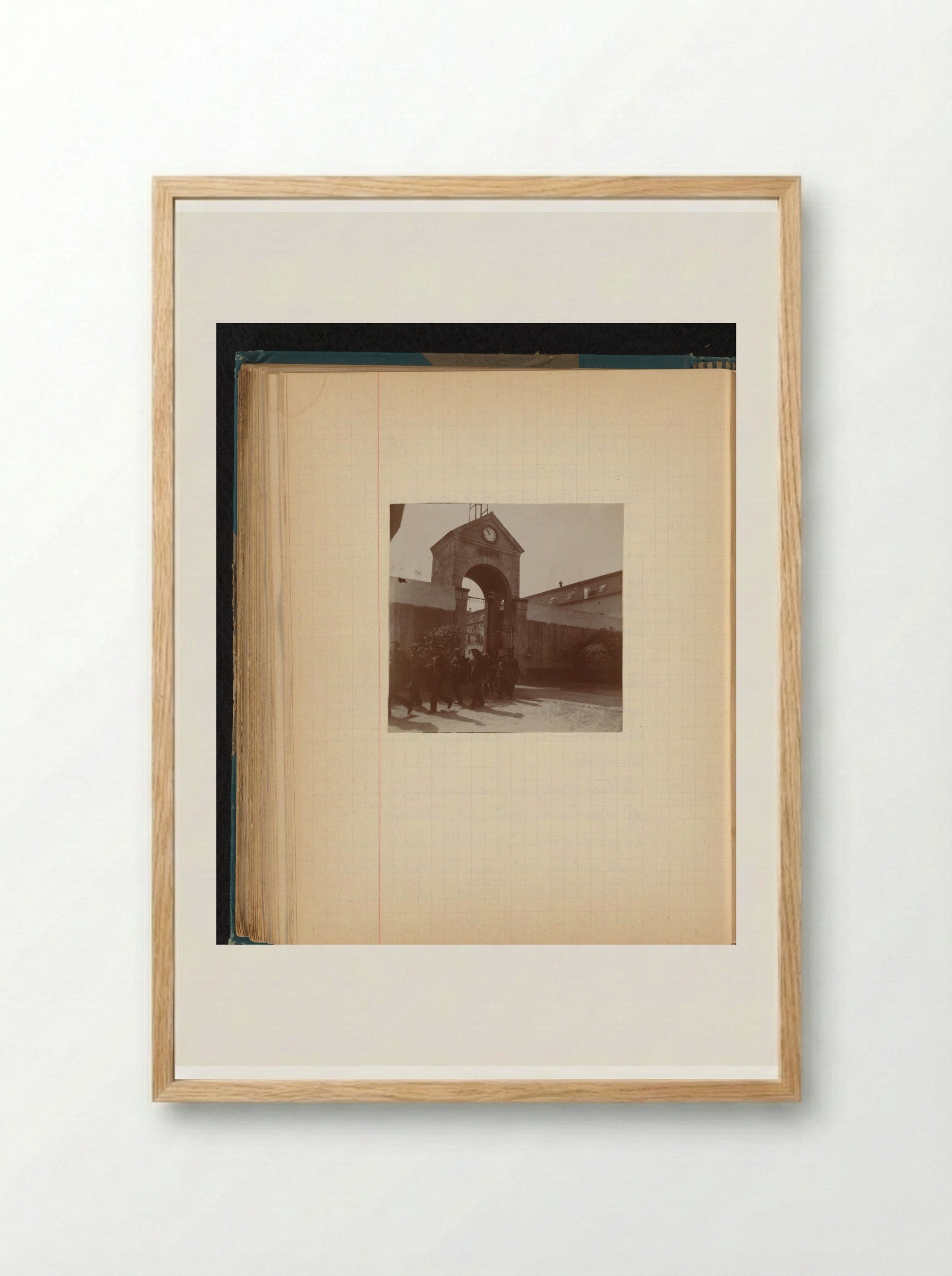 Gevangenispoort met Arabische gevangenen, mogelijk in Chiavari - Théodore van Lelyveld - Framed Print Wood