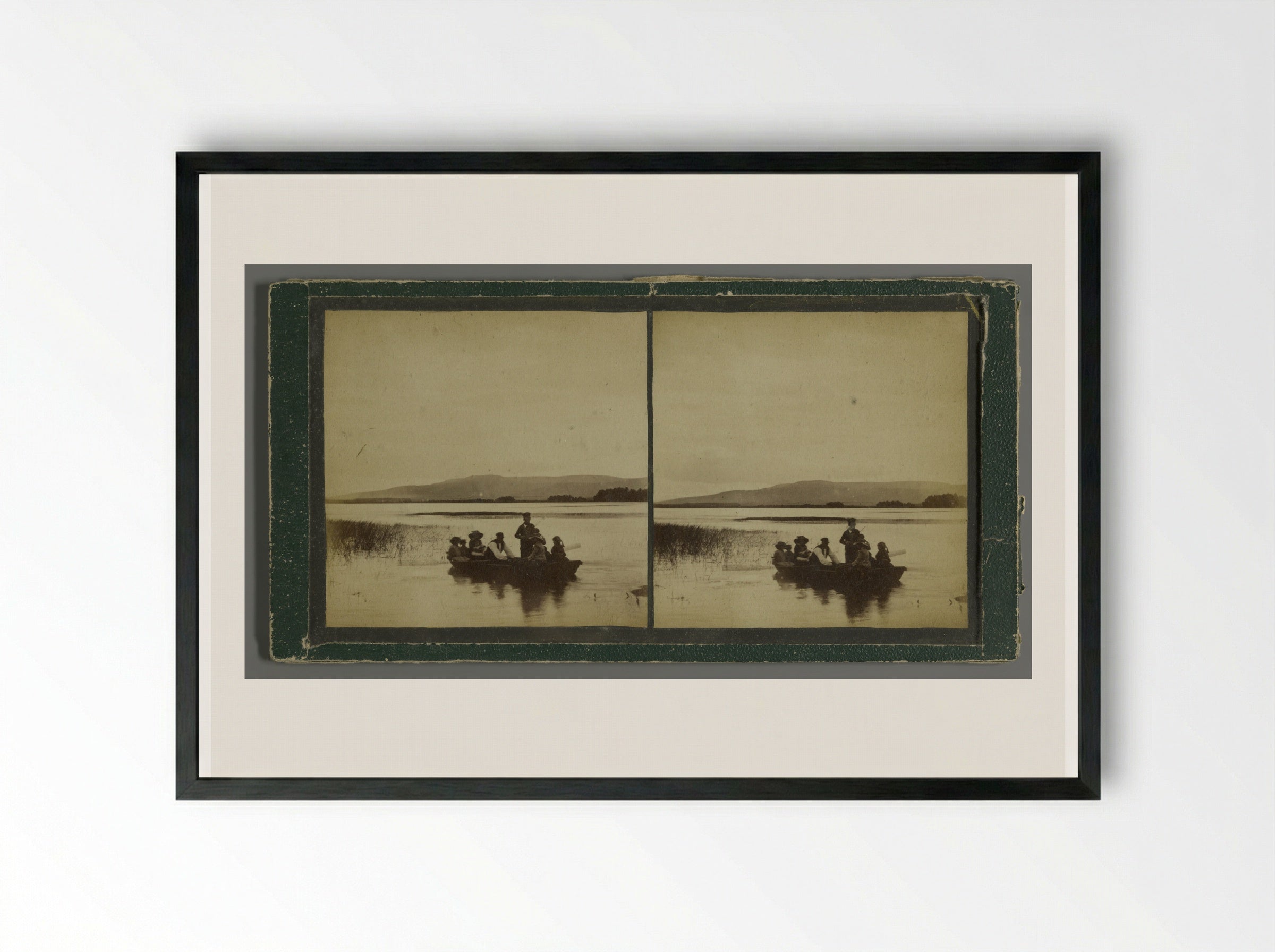 Gezelschap op een boot op het Loch of Park, Aberdeenshire - George Washington Wilson - Framed Print Black