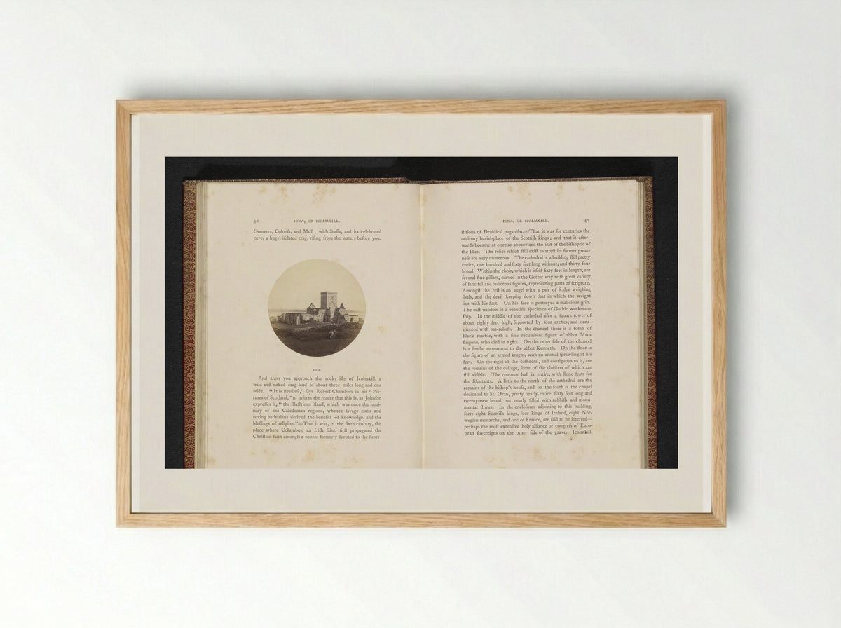 Gezicht op Iona Abbey - George Washington Wilson - Framed Print Wood