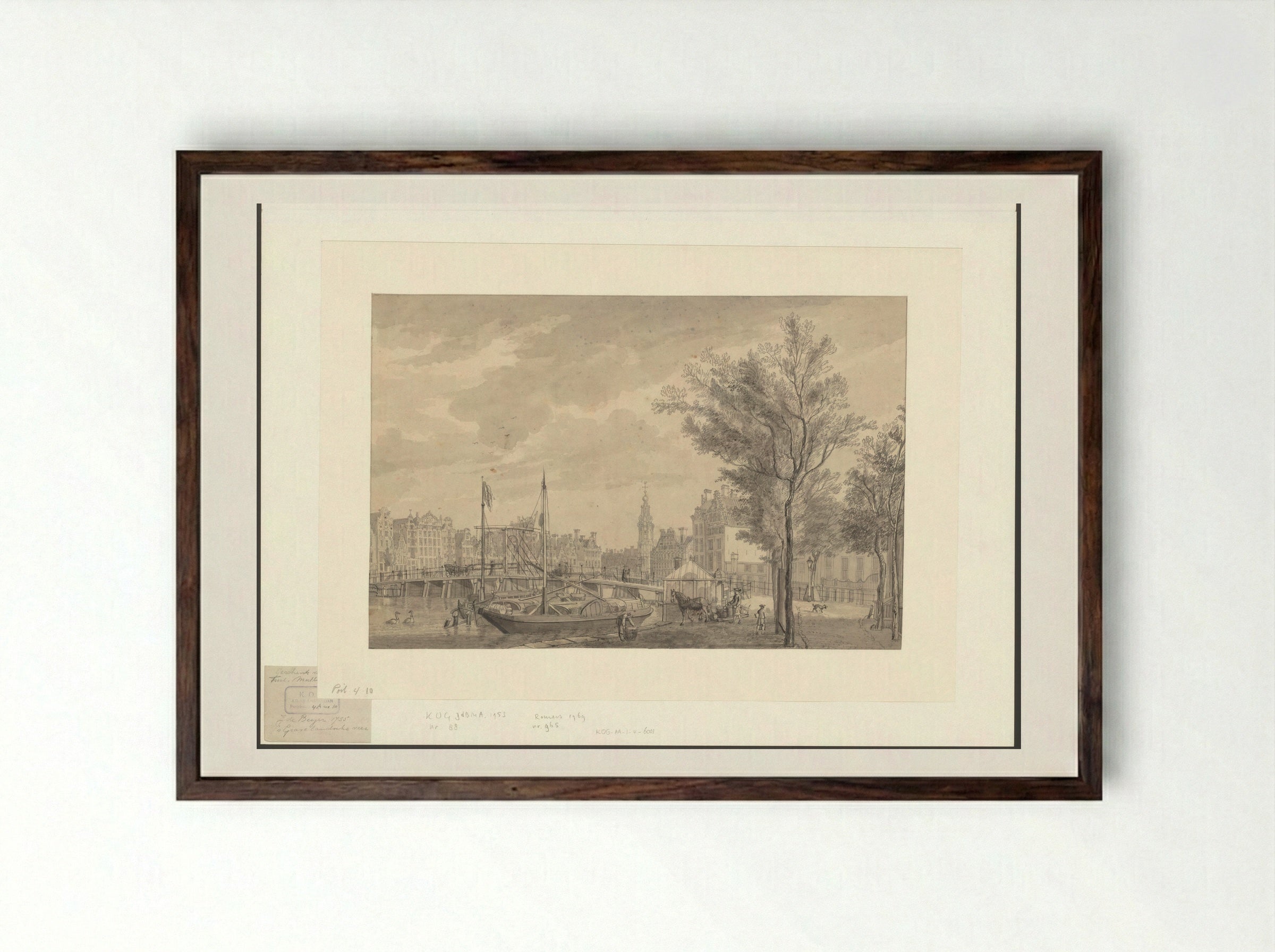 Gezicht op de Amstel gezien vanaf het 's-Gravelandseveer, gezien naar de Munttoren - Jan de Beijer - Framed Print Dark Wood
