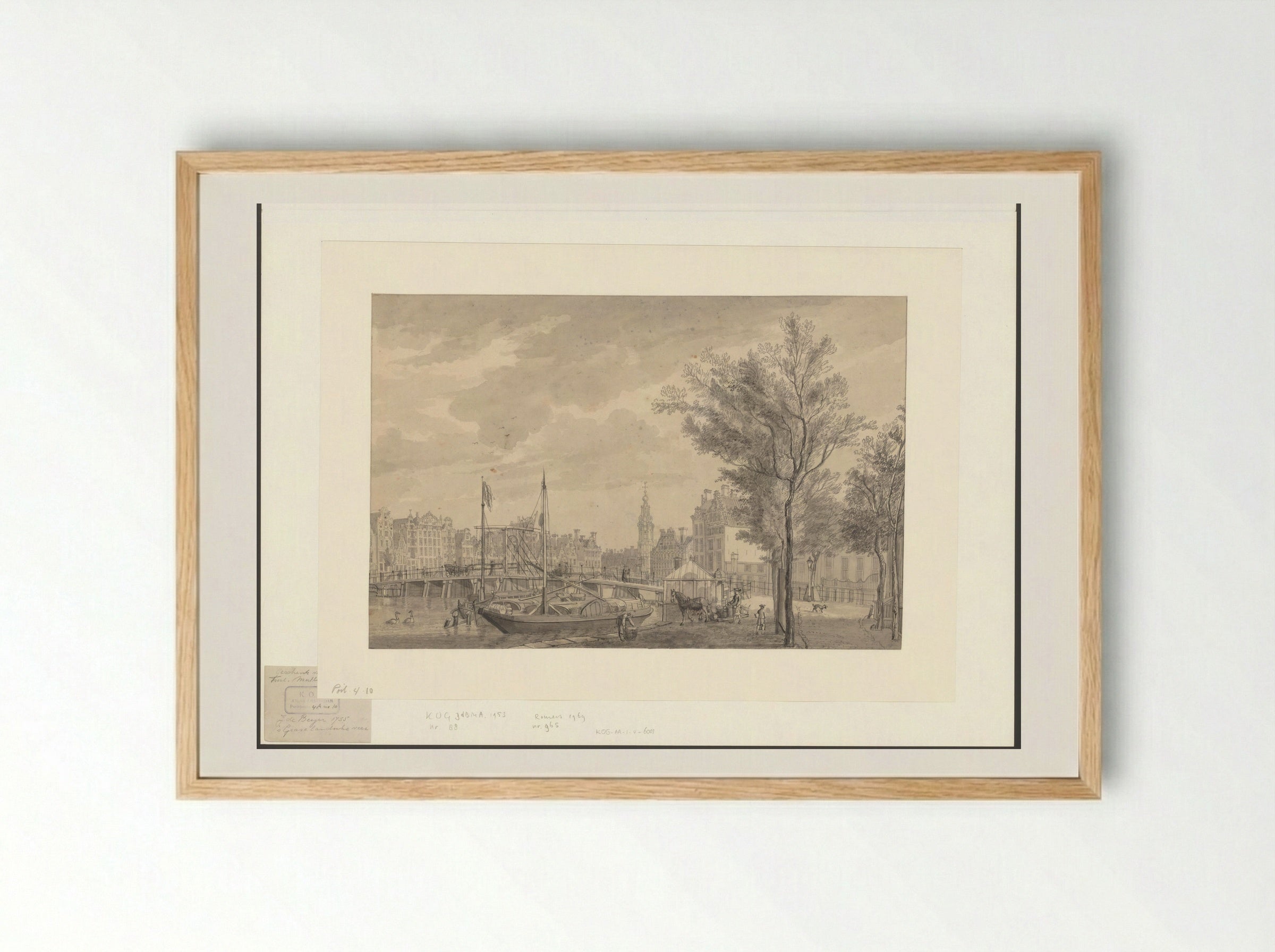 Gezicht op de Amstel gezien vanaf het 's-Gravelandseveer, gezien naar de Munttoren - Jan de Beijer - Framed Print Wood
