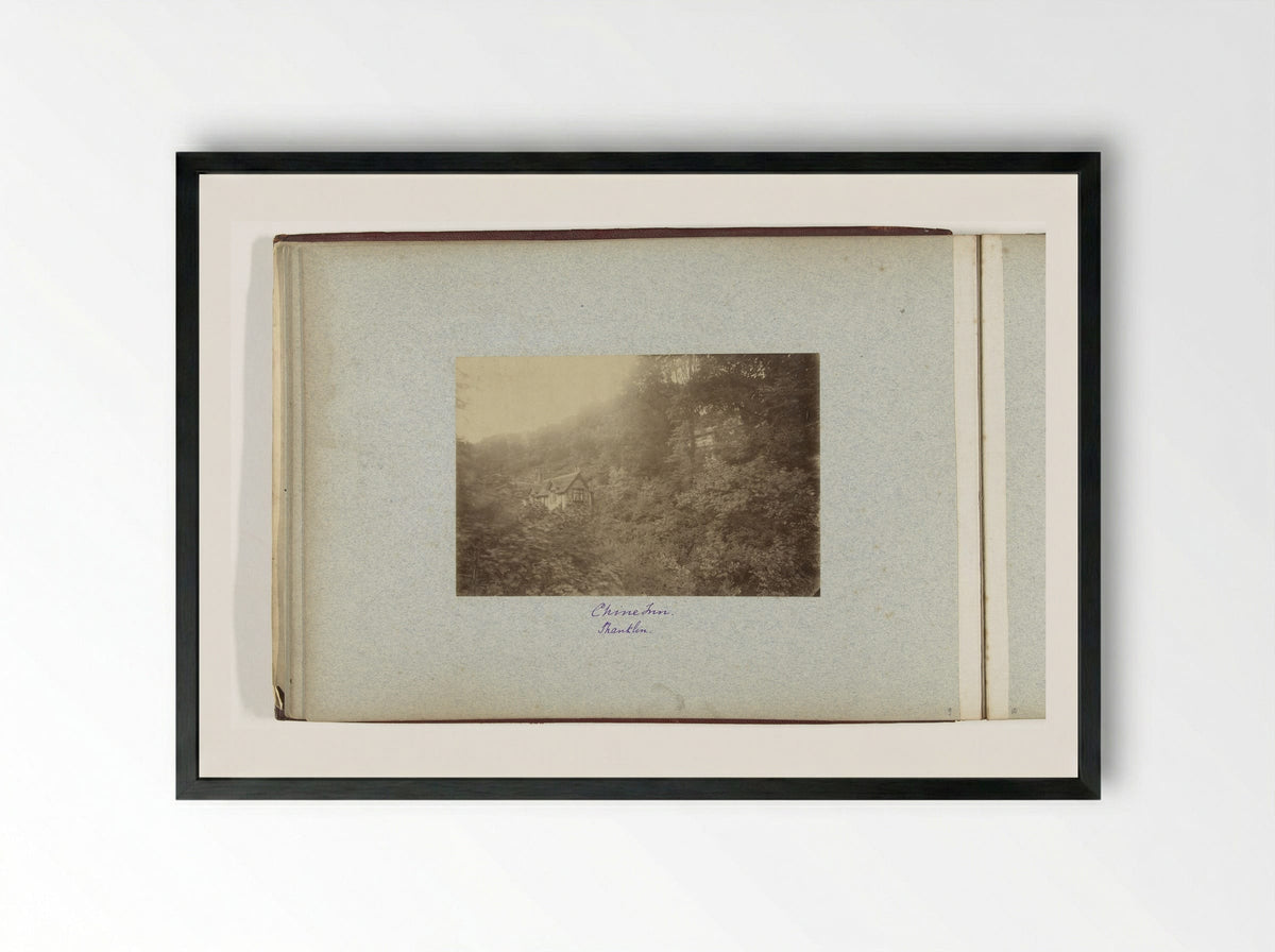Gezicht op de Chine Inn te Shanklin - Henry Pauw van Wieldrecht - Framed Print Black