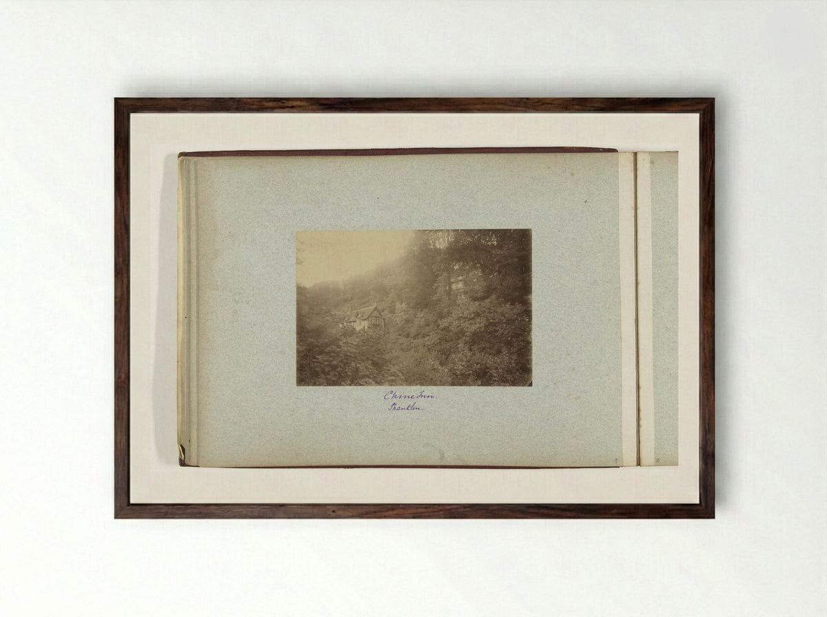 Gezicht op de Chine Inn te Shanklin - Henry Pauw van Wieldrecht - Framed Print Dark Wood
