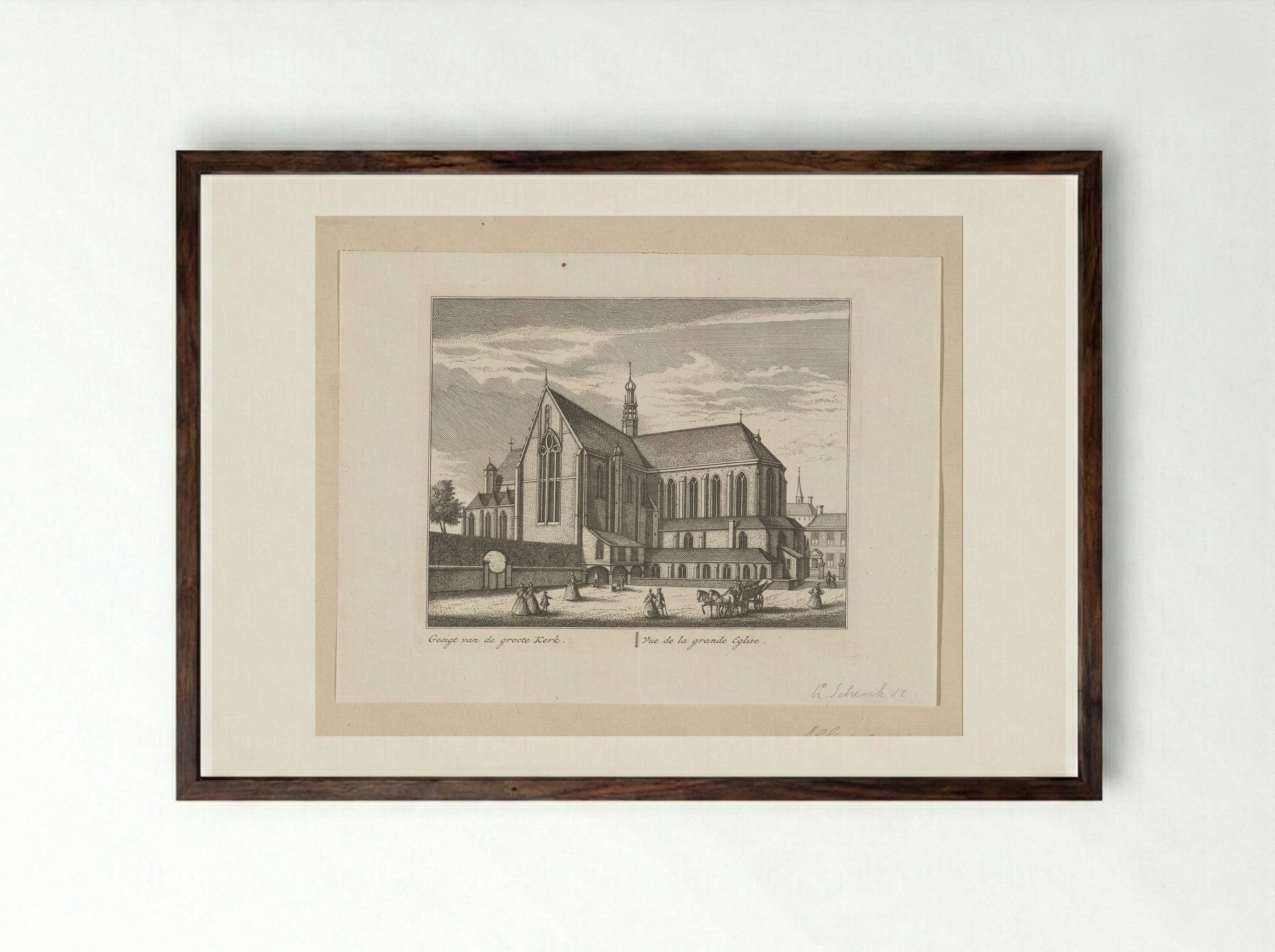 Gezicht op de Grote Kerk te Alkmaar - Leonard Schenk - Framed Print Dark Wood