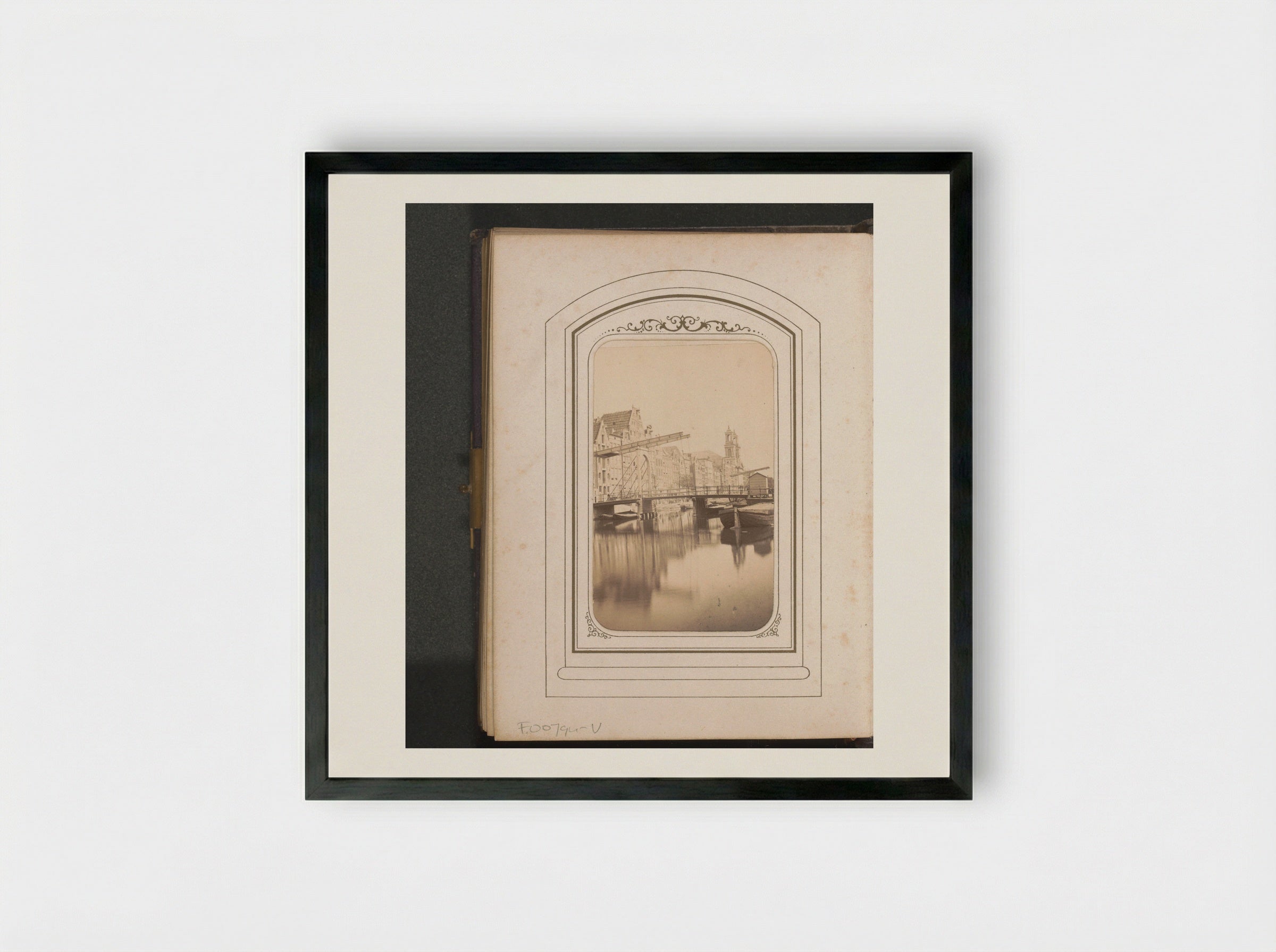 Gezicht op de Houtgracht in Amsterdam - Adolphe Braun & Cie. - Framed Print Black