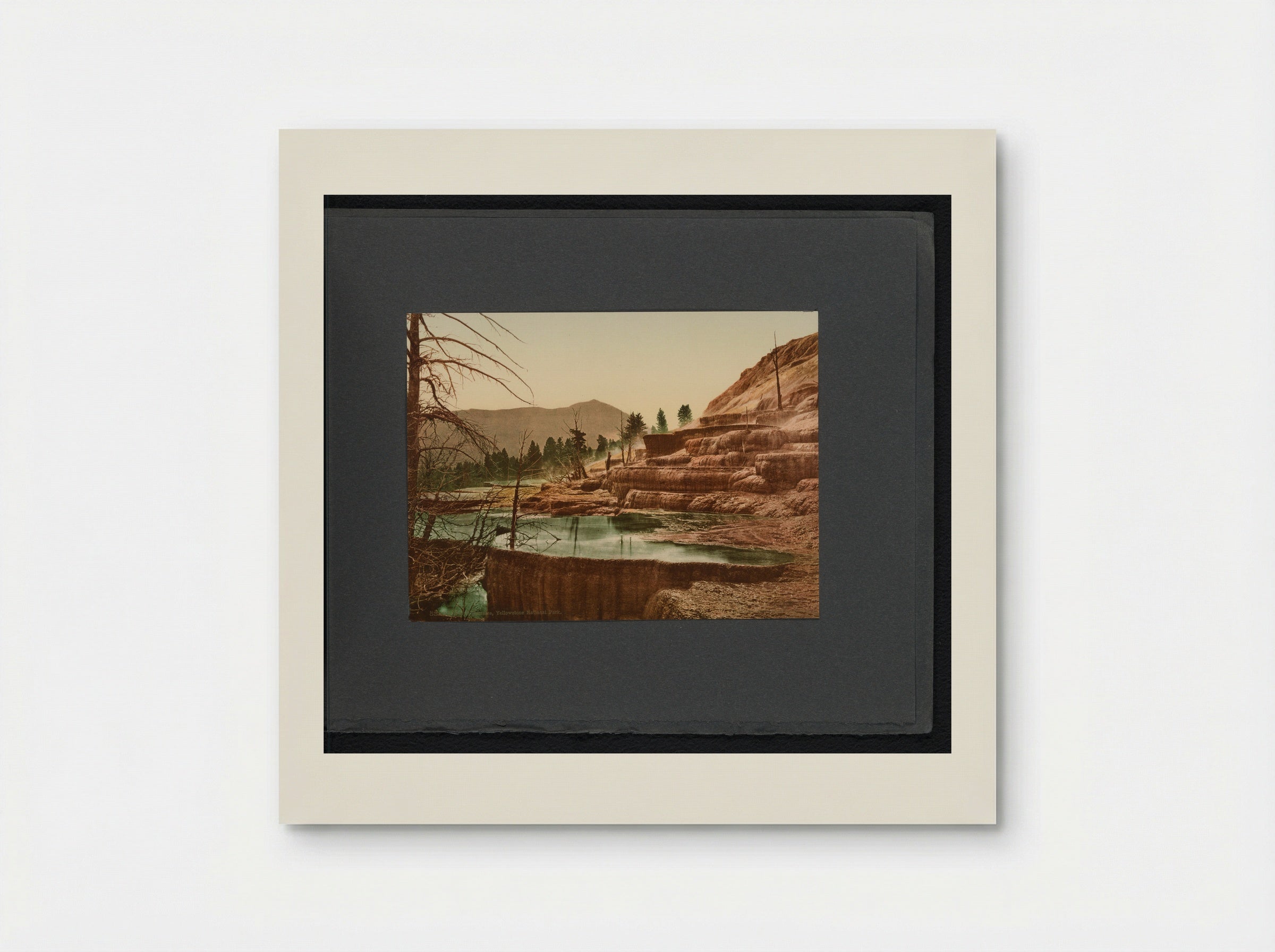 Gezicht op de Pulpit Terraces in Yellowstone National Park - William Henry Jackson - Poster