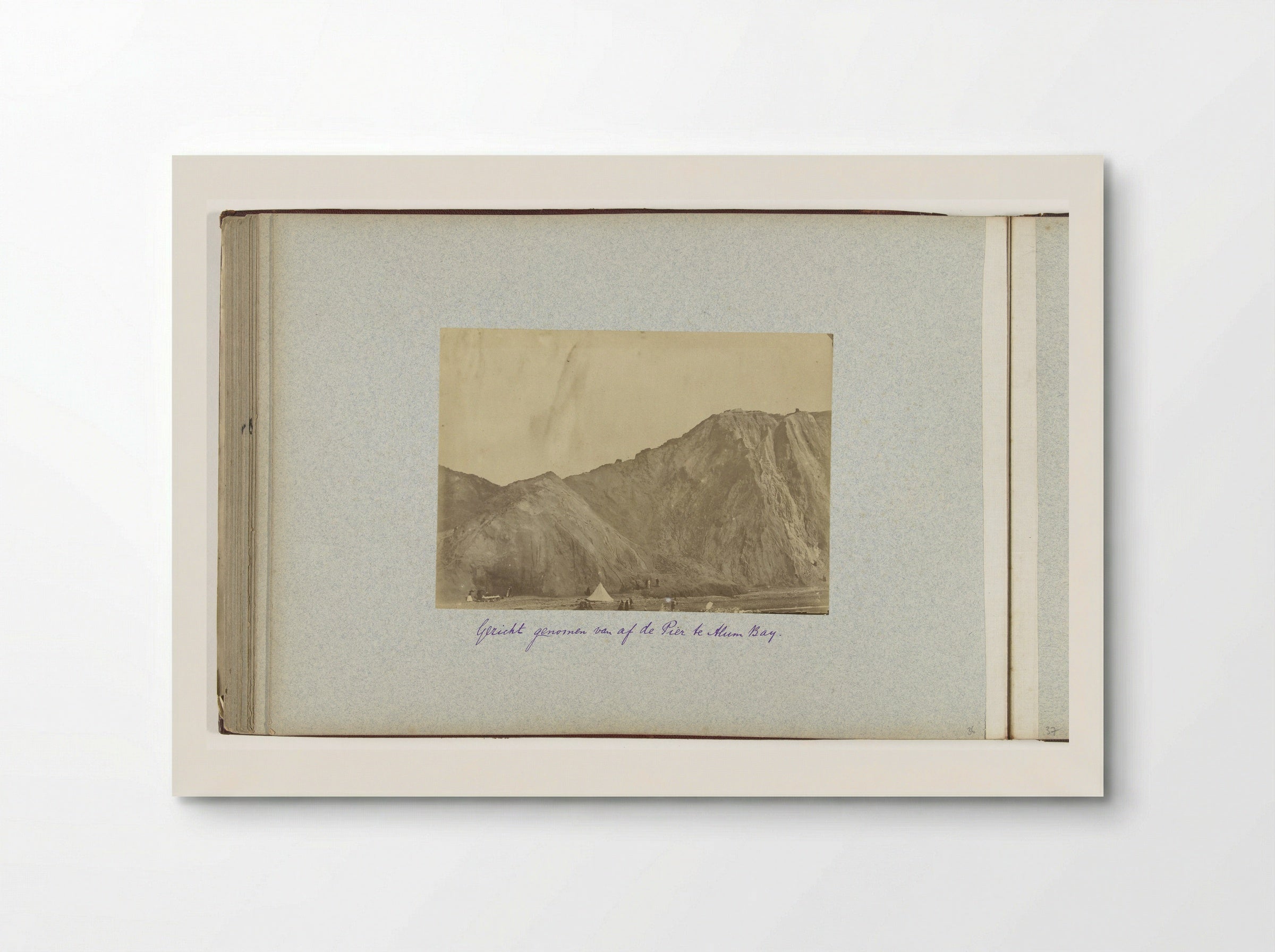 Gezicht op de bergen rond Alum Bay - Henry Pauw van Wieldrecht - Poster