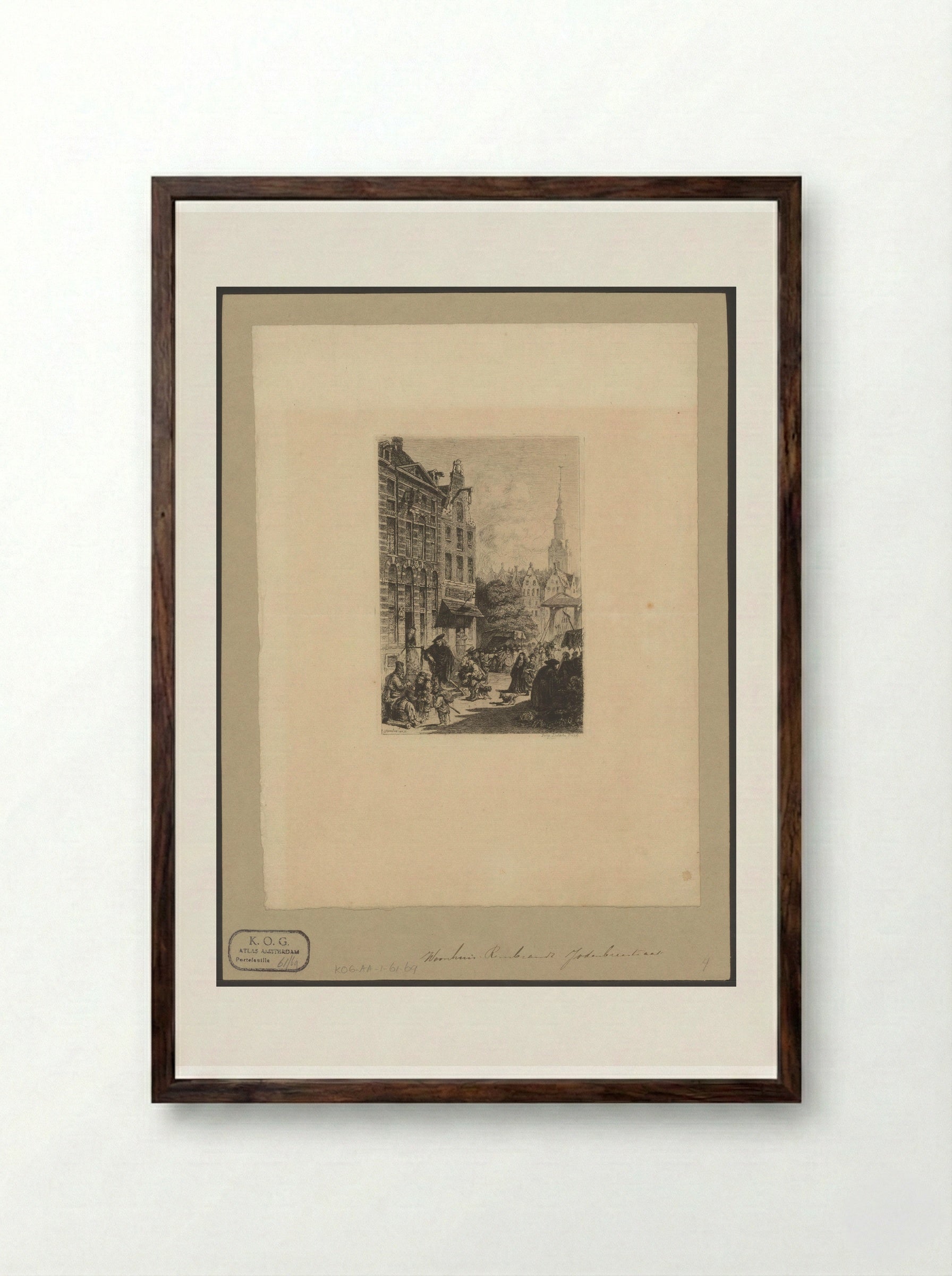 Gezicht op de woning van Rembrandt in de Jodenbreestraat in Amsterdam - Léopold Flameng - Framed Print Dark Wood
