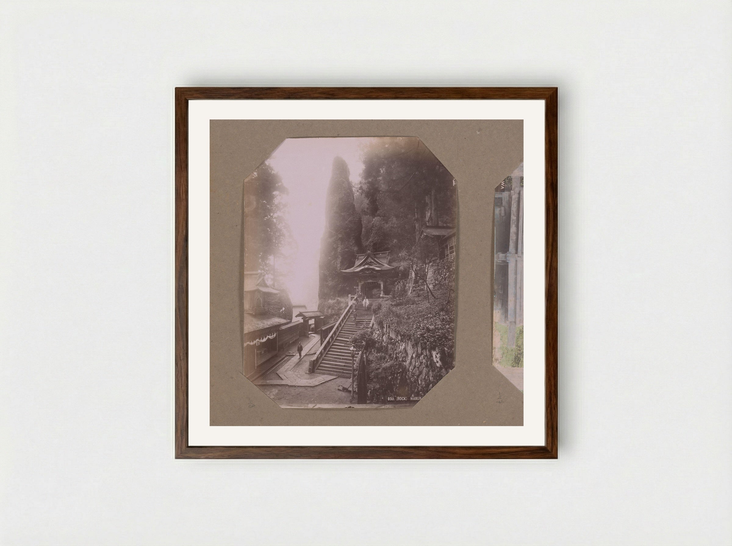 Gezicht op een Shinto tempel en de Hokogatake rots bij Haruna, Japan - Kusakabe Kimbei - Framed Print Dark Wood