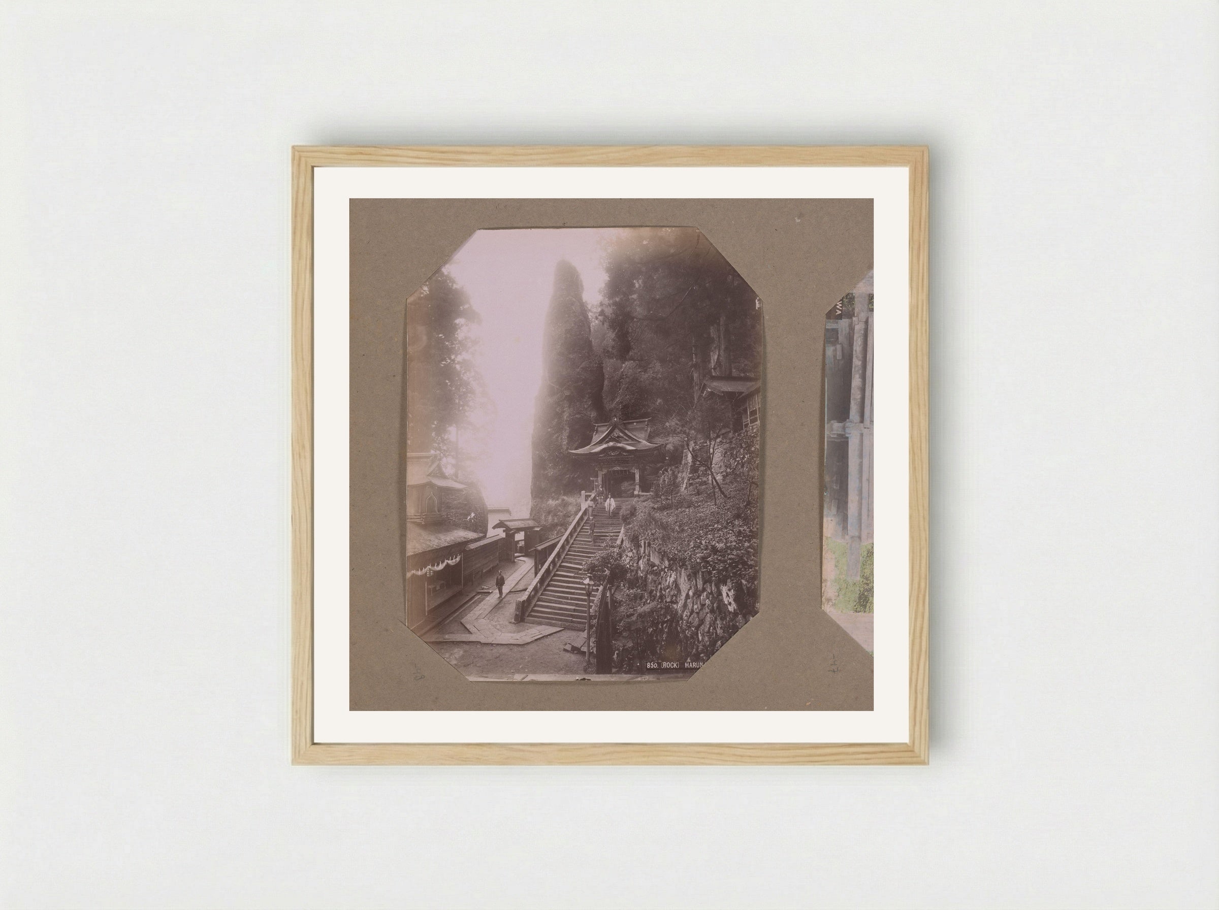 Gezicht op een Shinto tempel en de Hokogatake rots bij Haruna, Japan - Kusakabe Kimbei - Framed Print Wood