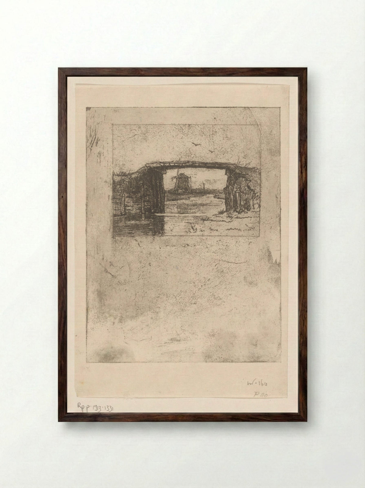 Gezicht op een molen onder een brug door - Philip Zilcken - Framed Print Dark Wood