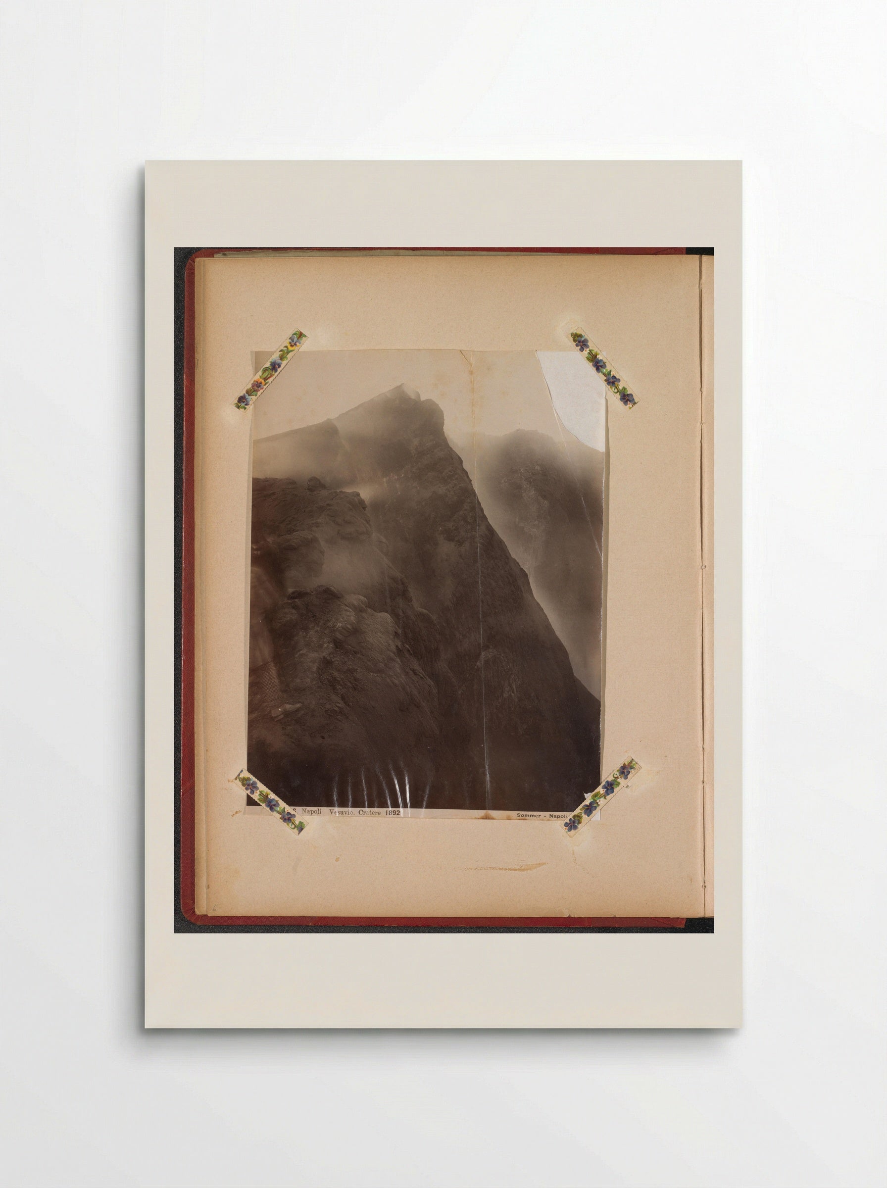 Gezicht op een rokende krater van de Vesuvius - Giorgio Sommer - Poster