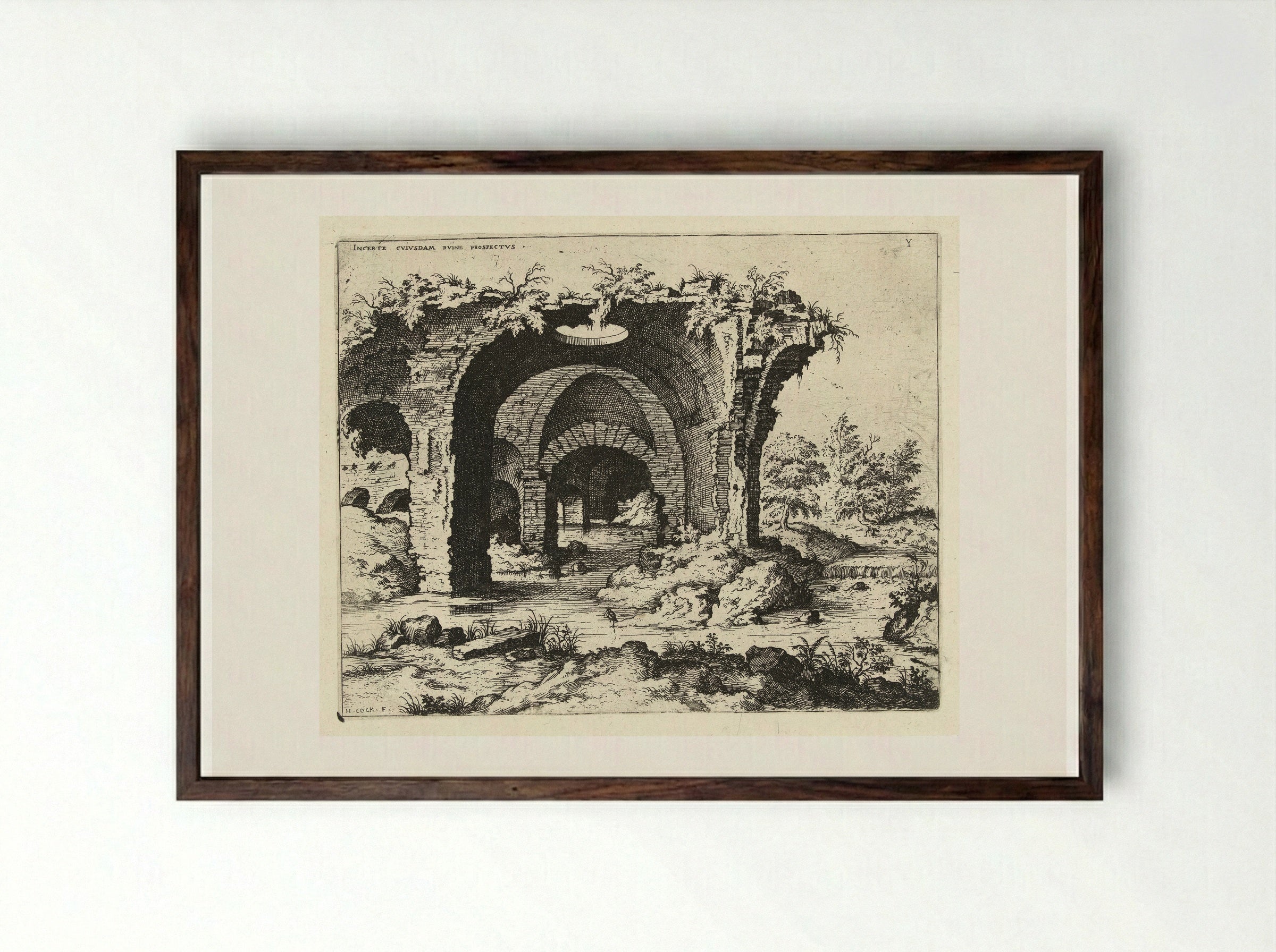 Gezicht op een ruïne te Rome - Hieronymus Cock - Framed Print Dark Wood