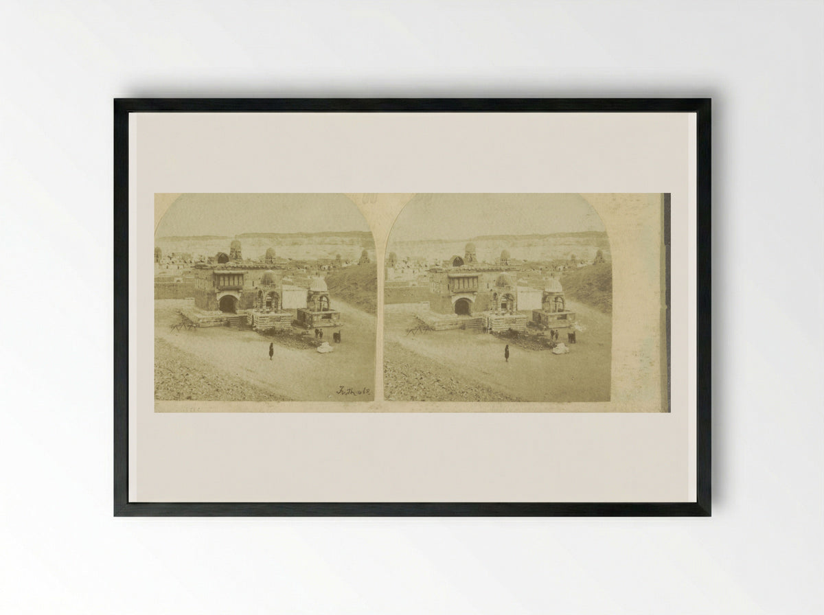 Gezicht op een tempel in Caïro, Egypte - Francis Frith - Framed Print Black