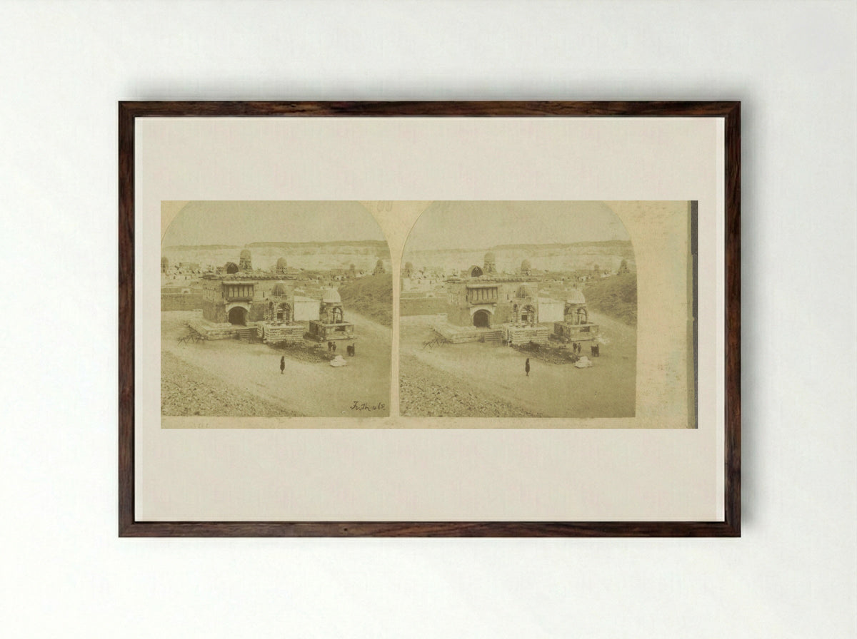 Gezicht op een tempel in Caïro, Egypte - Francis Frith - Framed Print Dark Wood