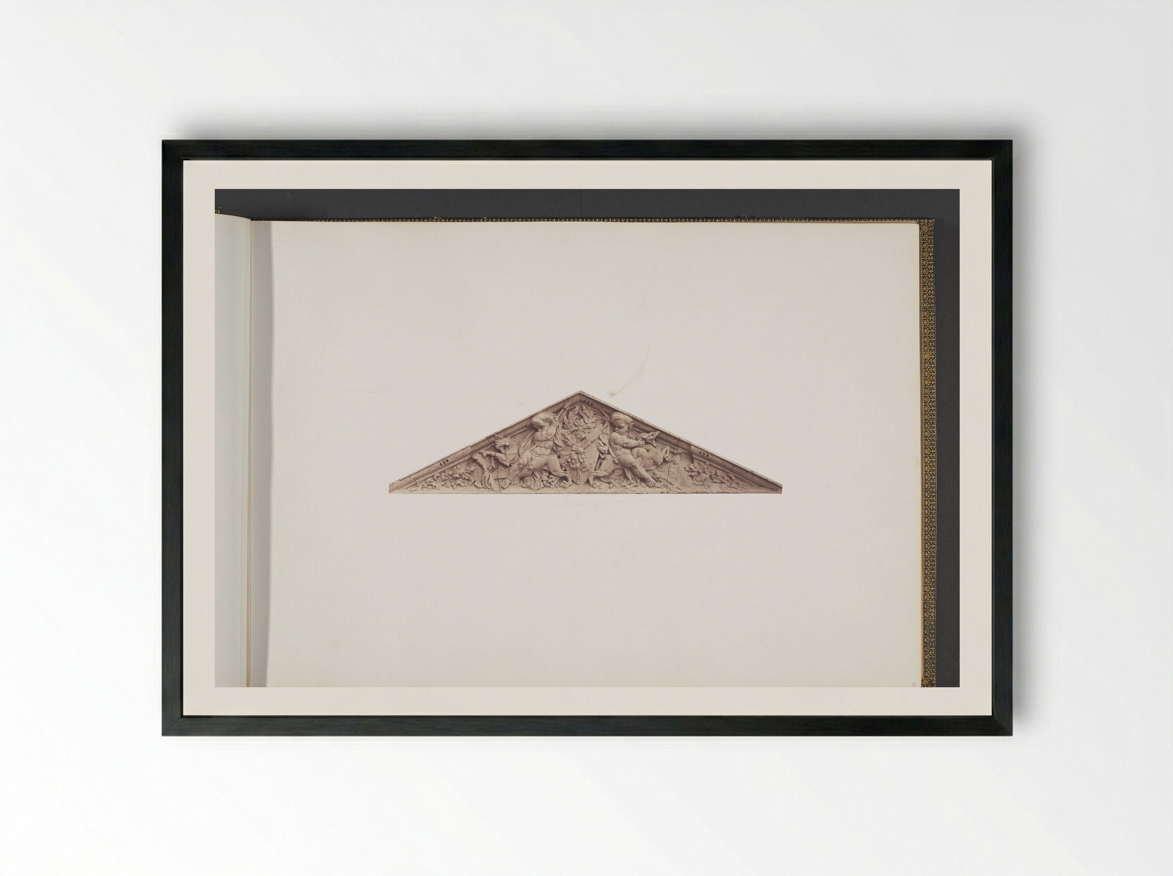 Gipsmodellen voor beeldhouwwerken op het Palais du Louvre: La Guerre - Édouard Denis Baldus - Framed Print Black