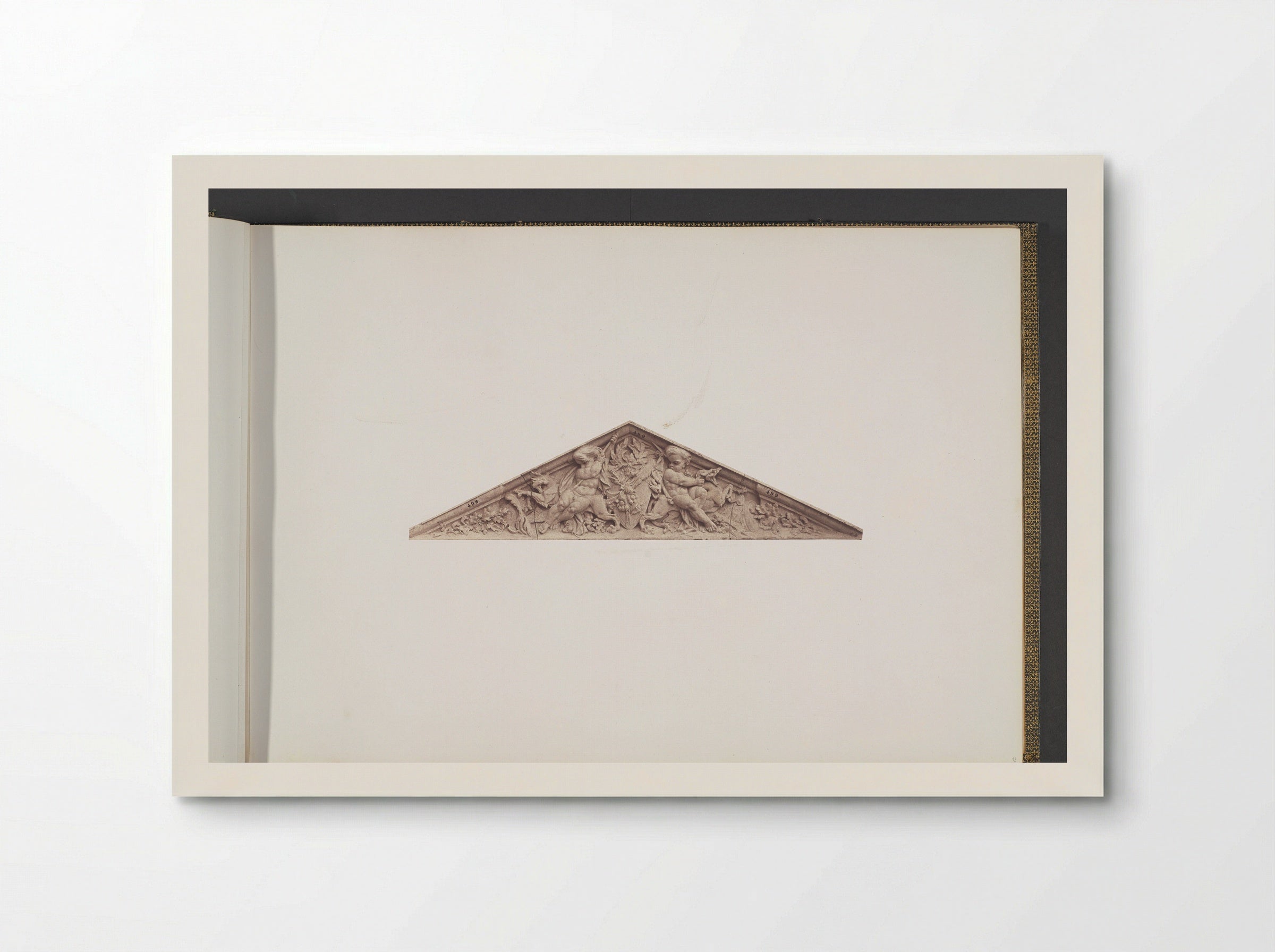 Gipsmodellen voor beeldhouwwerken op het Palais du Louvre: La Guerre - Édouard Denis Baldus - Poster