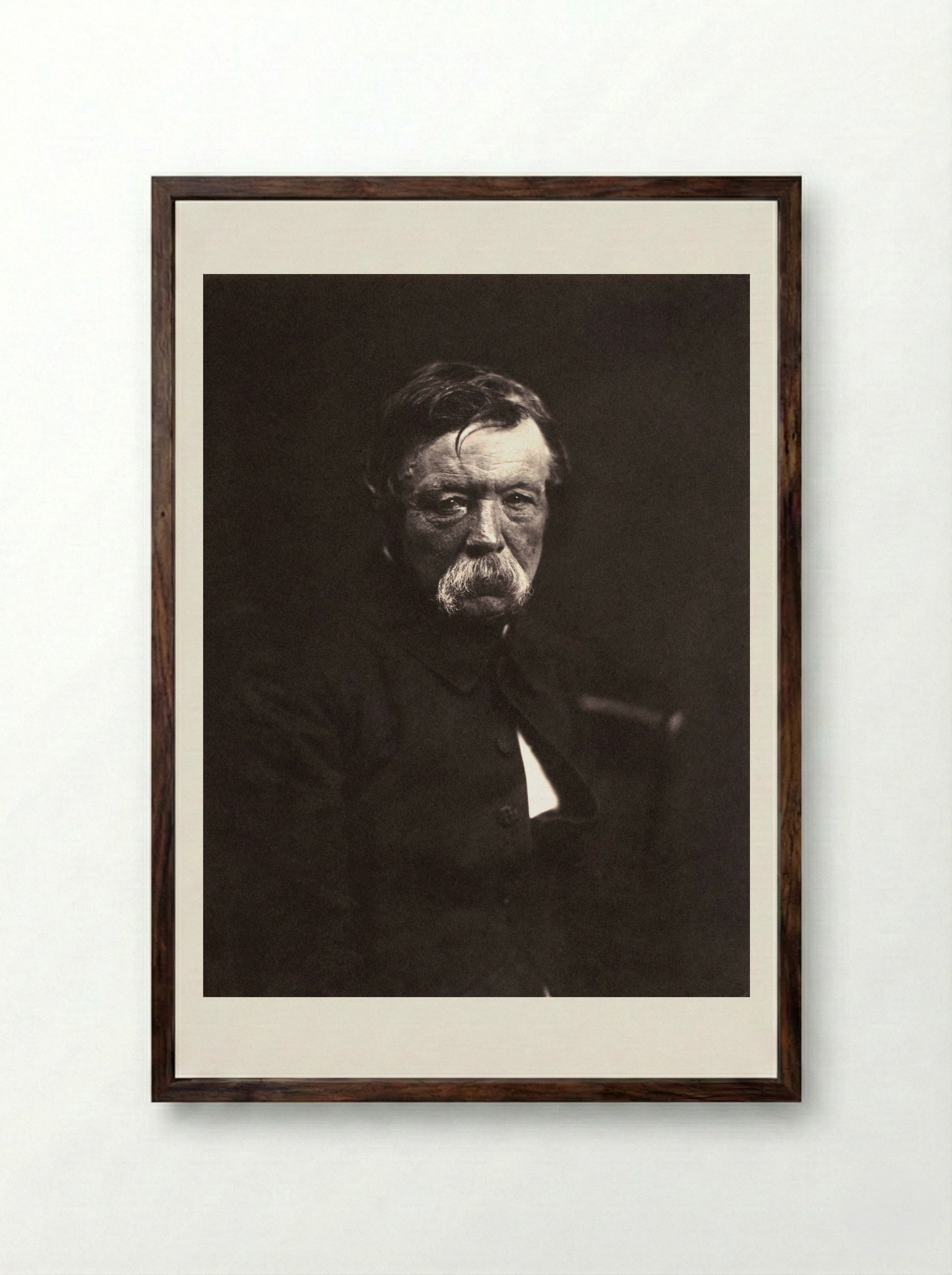 Gipsmodellen voor beeldhouwwerken op het Palais du Louvre - Édouard Denis Baldus - Framed Print Dark Wood