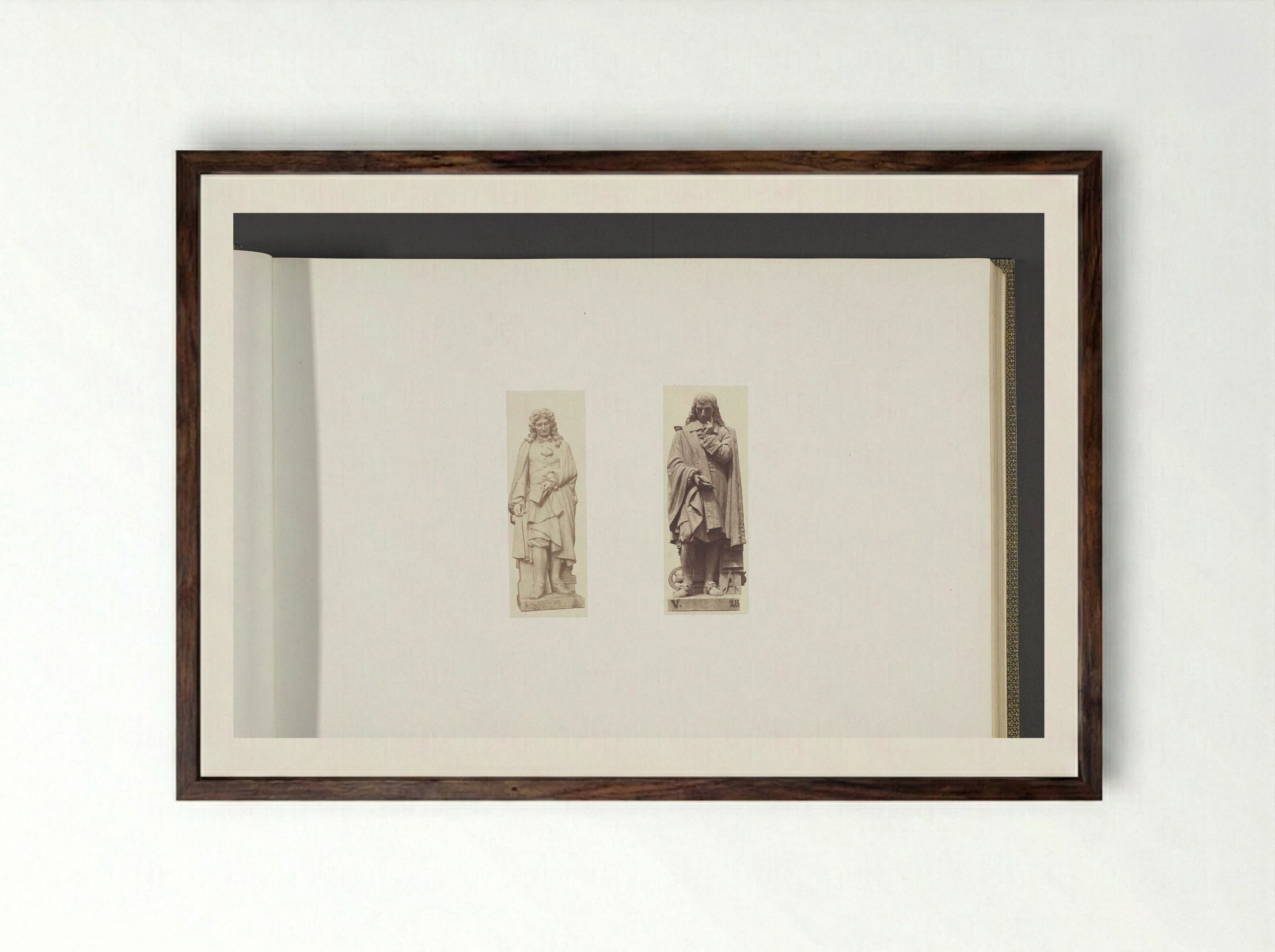 Gipsmodellen voor beeldhouwwerken op het Palais du Louvre - Édouard Denis Baldus - Framed Print Dark Wood