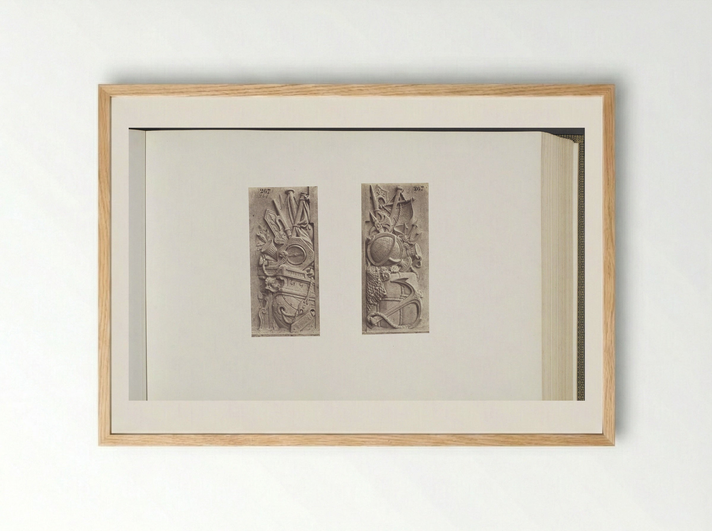 Gipsmodellen voor beeldhouwwerken op het Palais du Louvre - Édouard Denis Baldus - Framed Print Wood