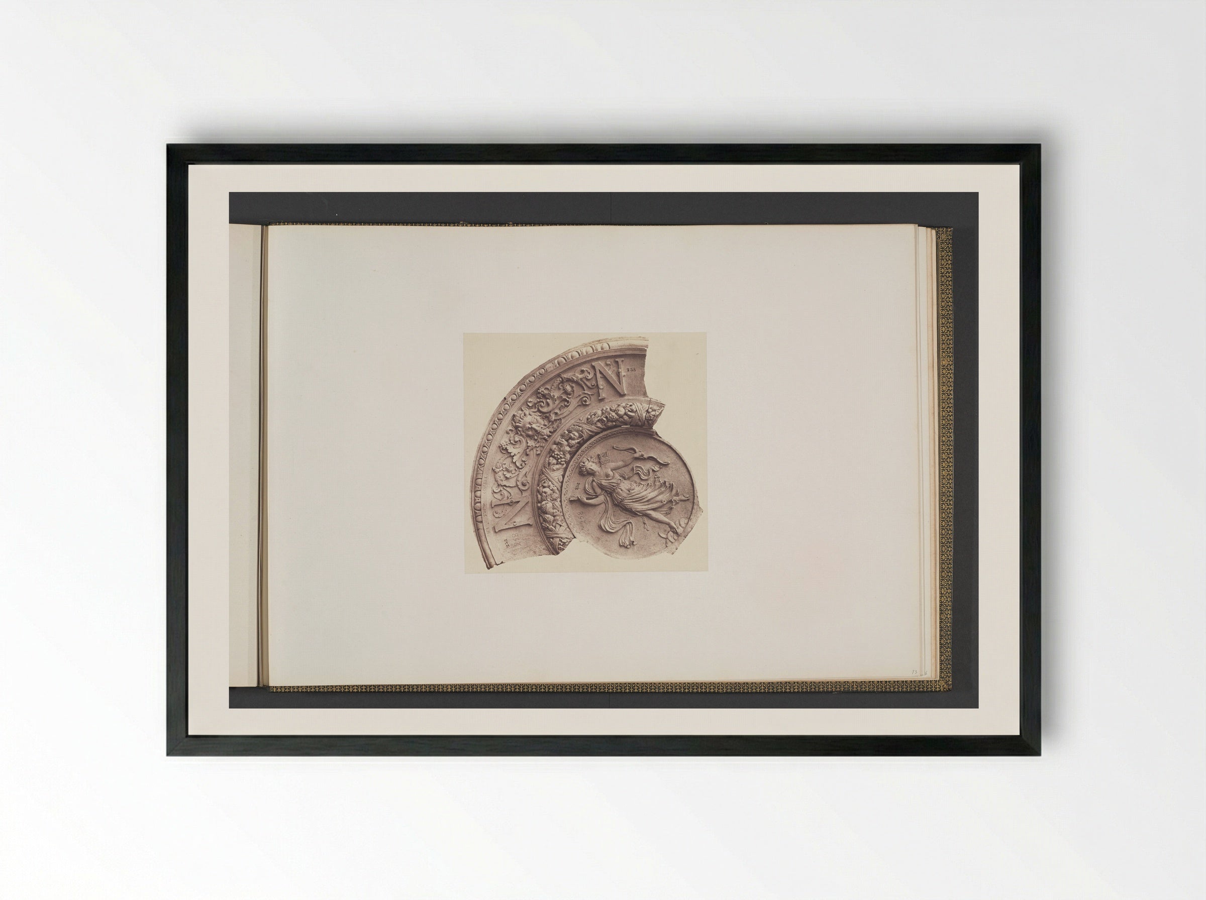Gipsmodellen voor een gewelfversiering van het Palais du Louvre door Victor Corbel - Édouard Denis Baldus - Framed Print Black