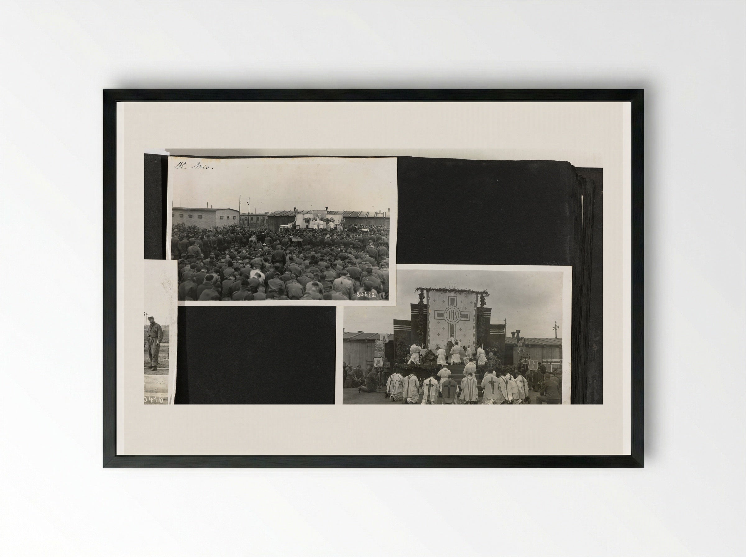 H. Mis / Openlucht altaar - Dick W.B. van Maarseveen - Framed Print Black