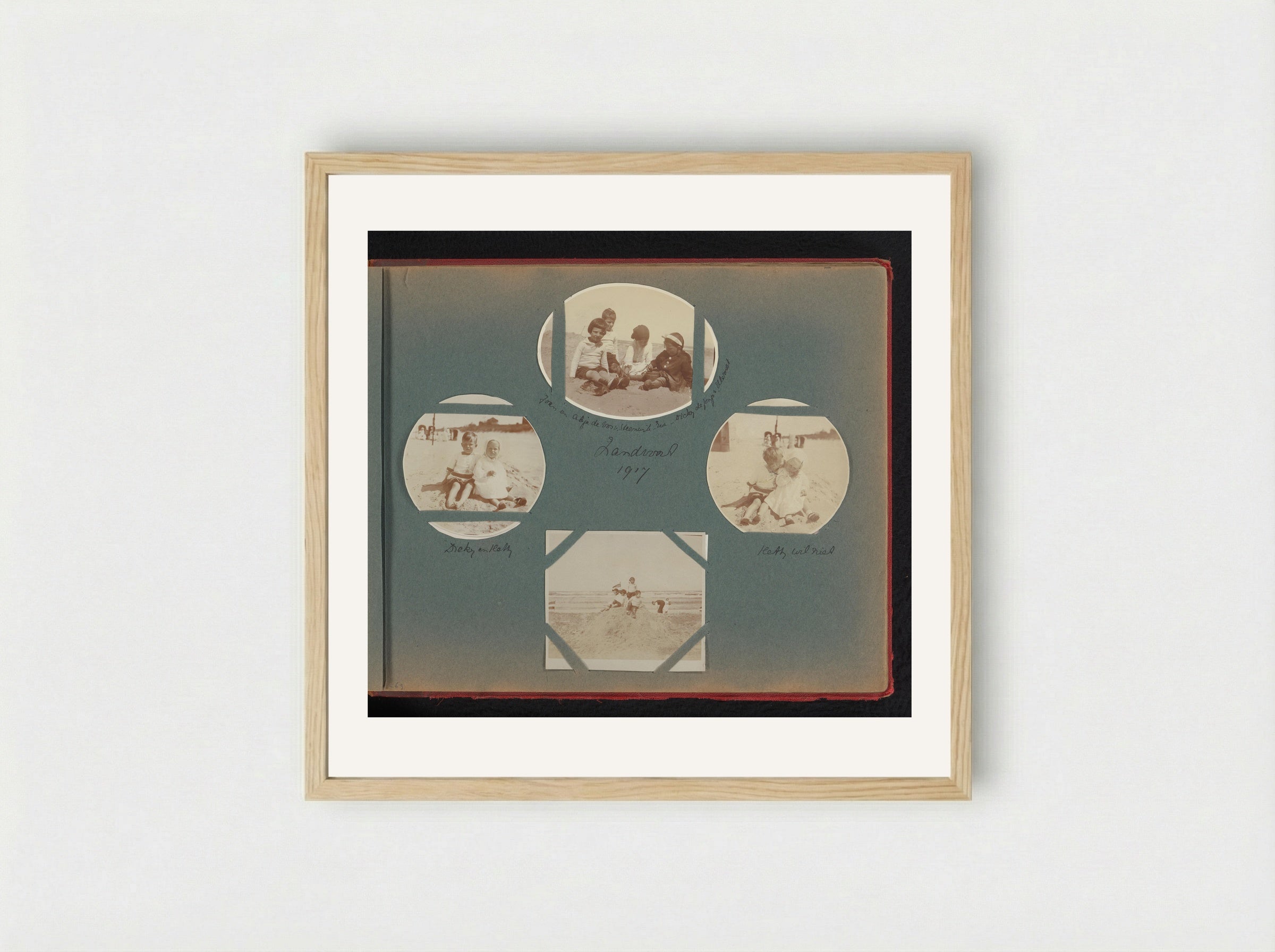 Hetty Boelen met andere kinderen op het strand van Zandvoort - Charlotte Alida Boelen-Matthes - Framed Print Wood