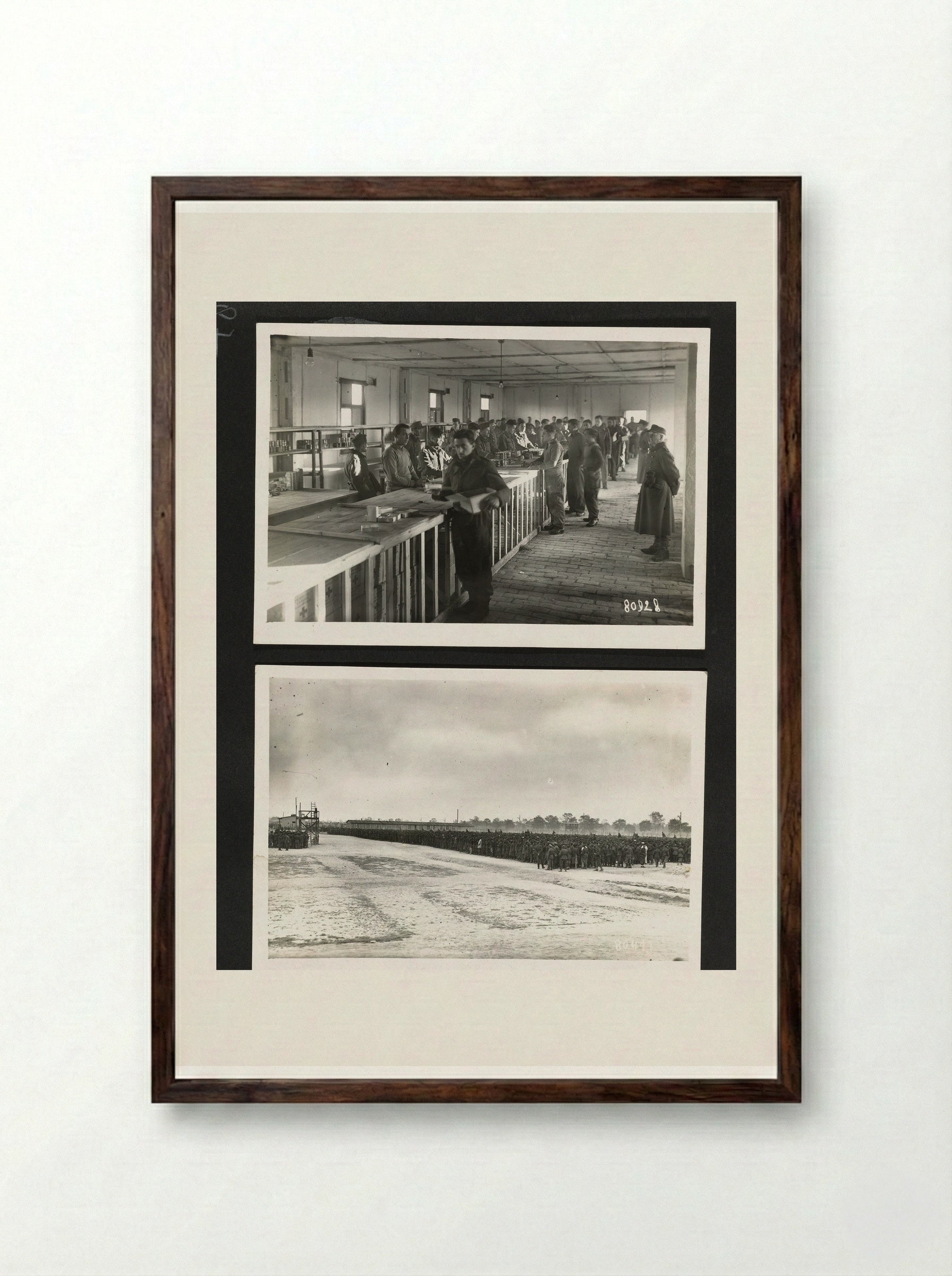 Kampwinkel en appel - Dick W.B. van Maarseveen - Framed Print Dark Wood