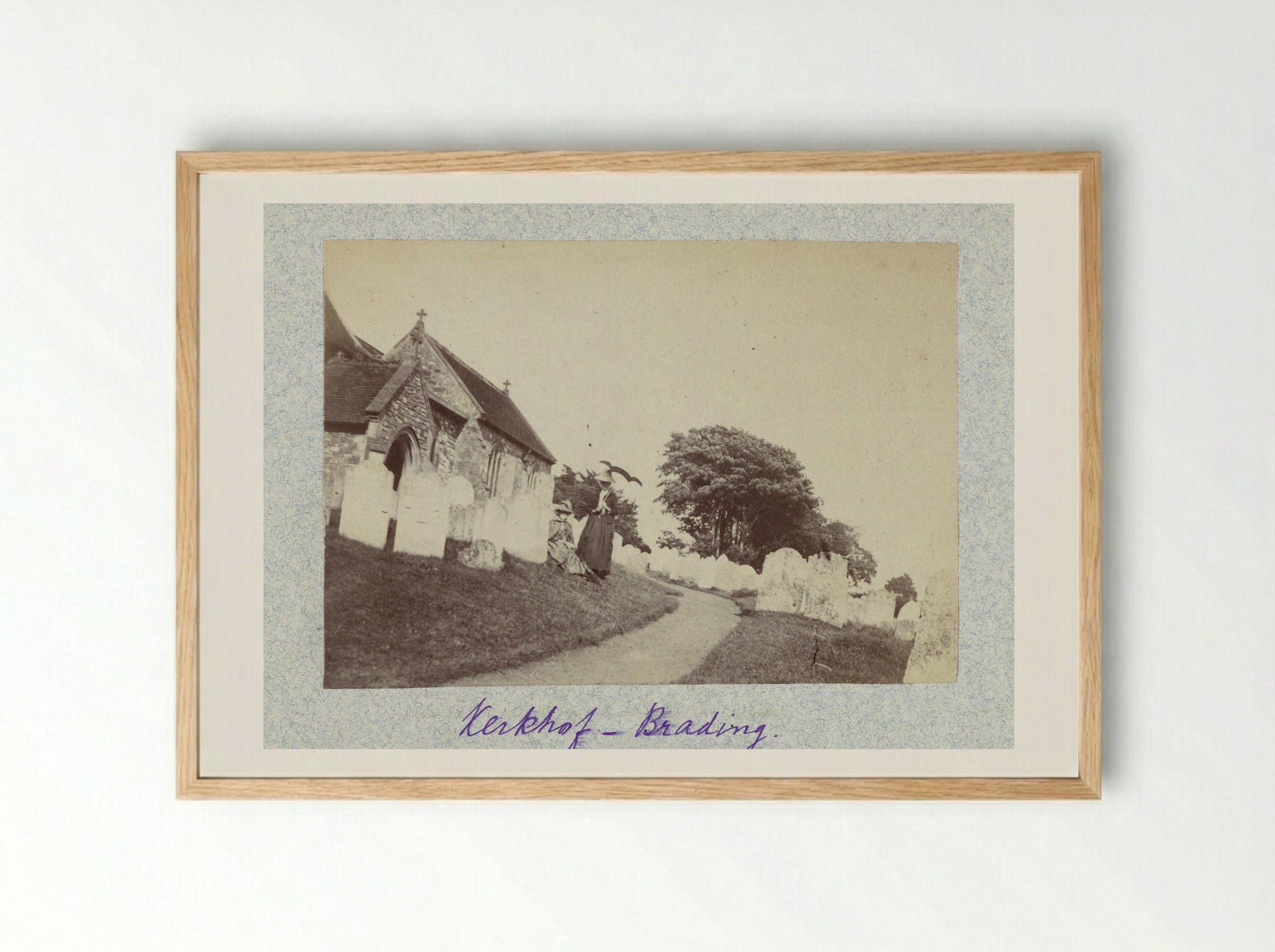 Kerkhof van Saint Mary the Virgin te Brading - Henry Pauw van Wieldrecht - Framed Print Wood