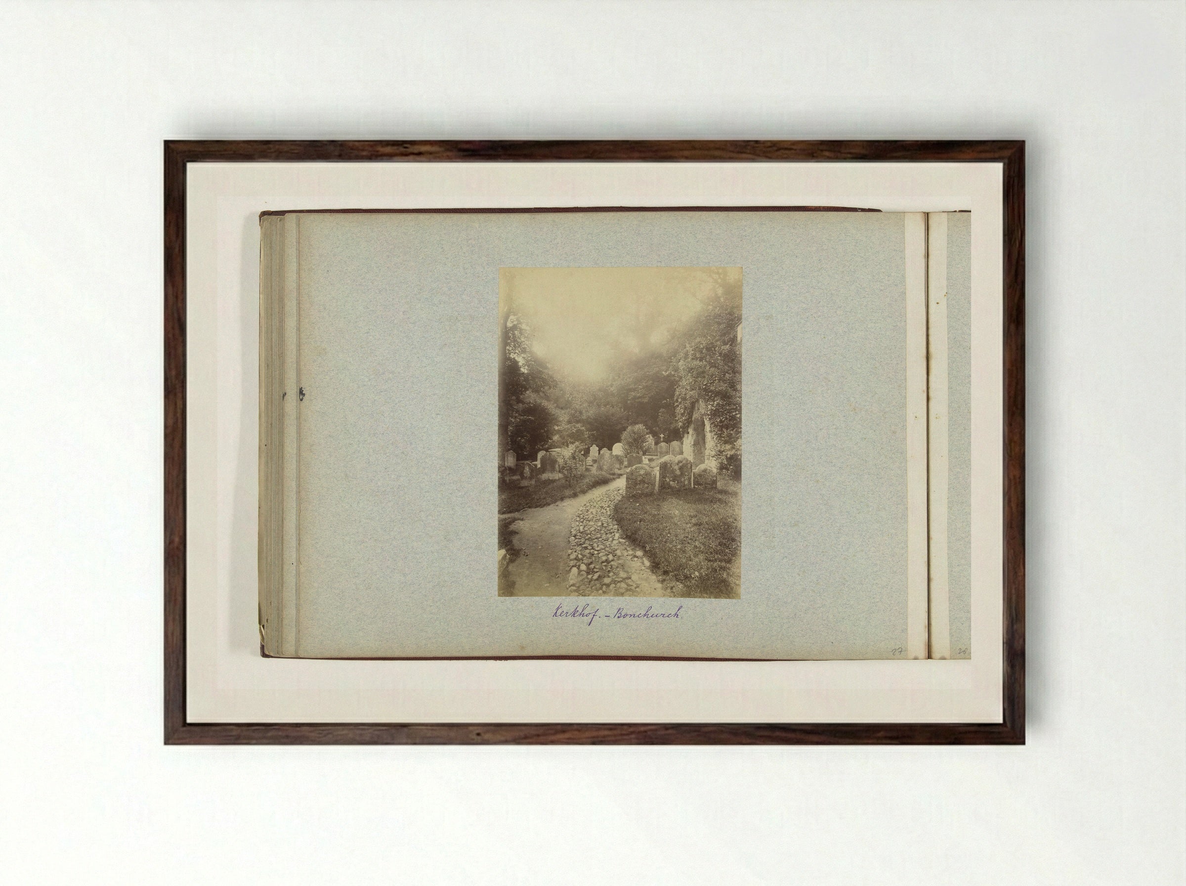 Kerkhof van de Old Saint Boniface Church, Bonchurch - Henry Pauw van Wieldrecht - Framed Print Dark Wood