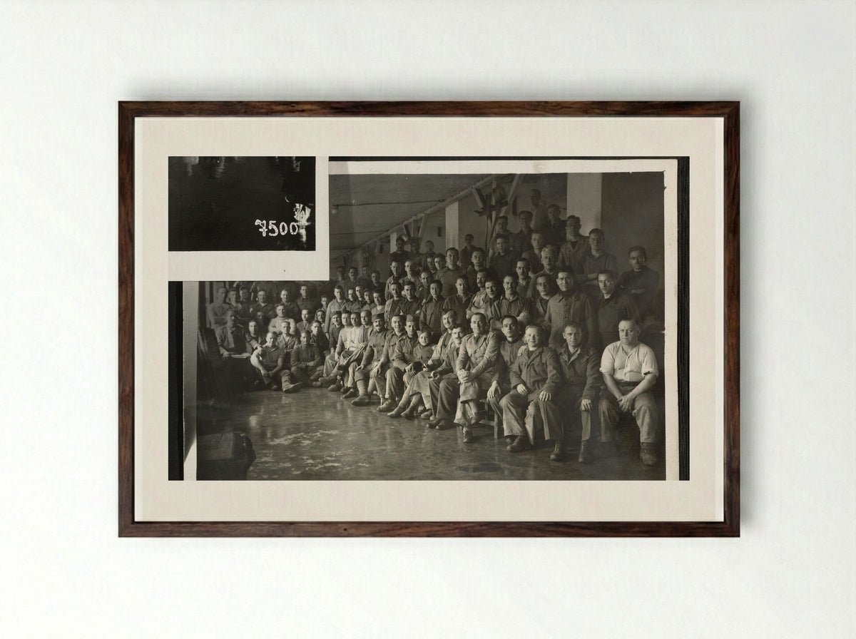 Keuken / Keukenpersoneel - Dick W.B. van Maarseveen - Framed Print Dark Wood