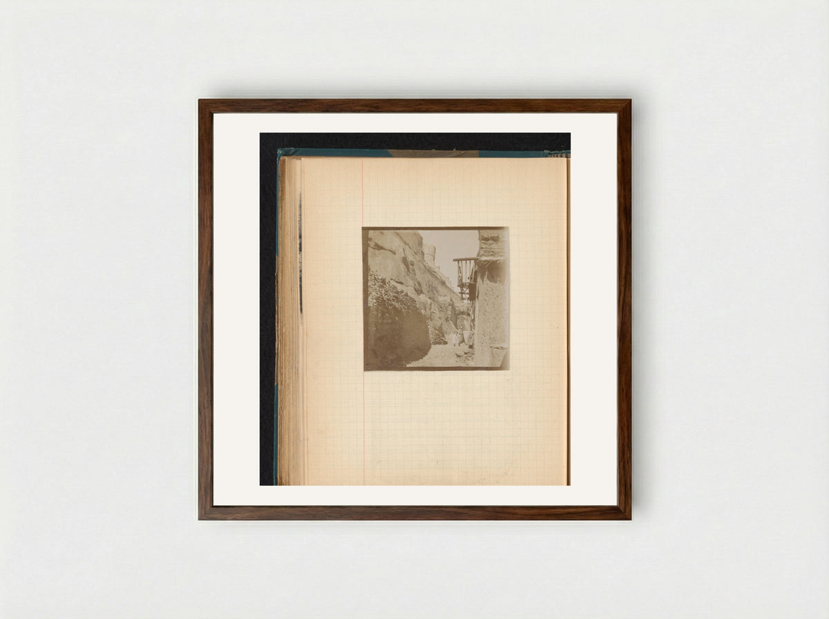 Kinderen in een steeg nabij de citadel in Corté, Corsica - Théodore van Lelyveld - Framed Print Dark Wood
